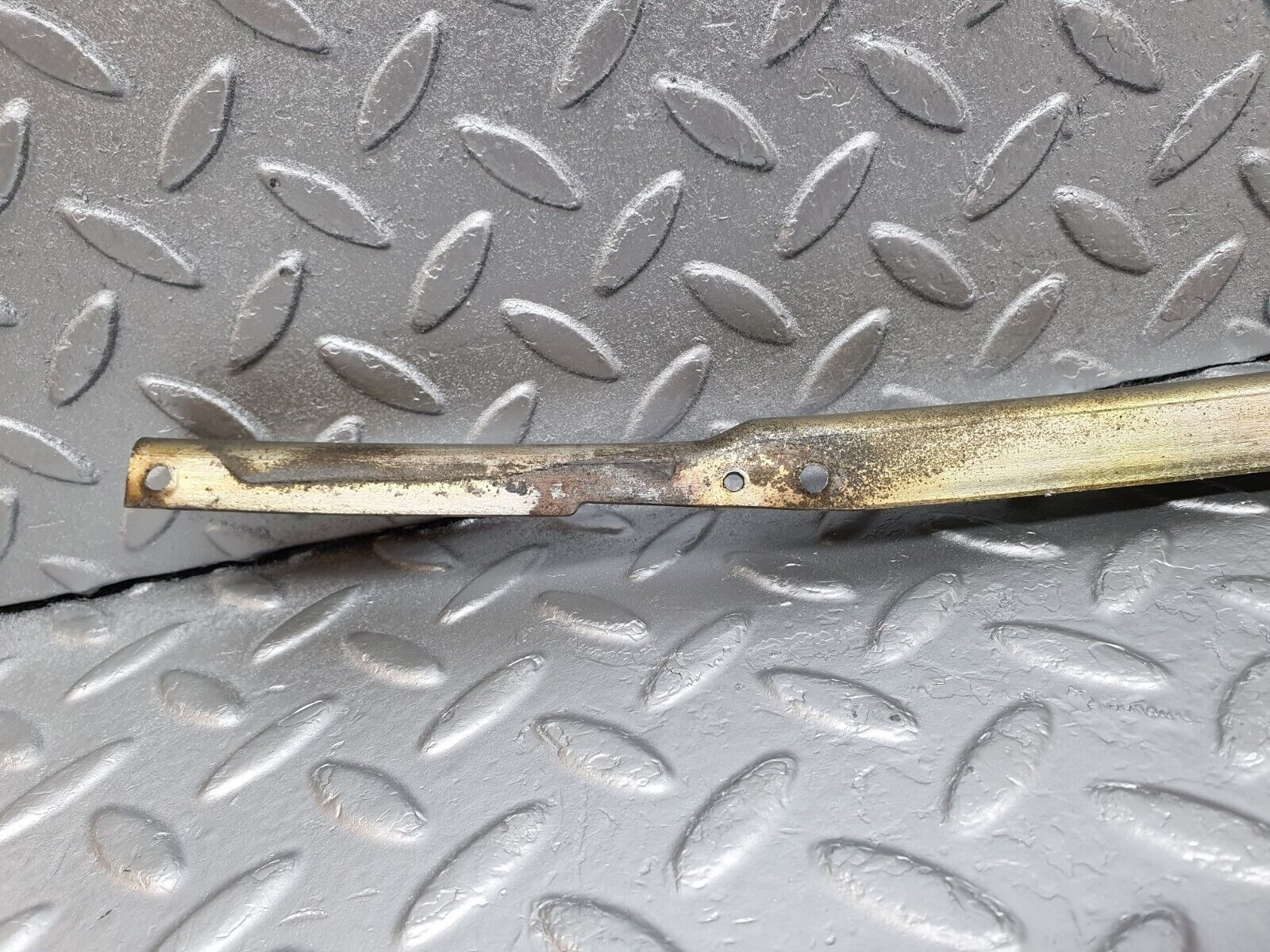 43710 Mercedes-Benz C126 380SEC Coupe Right Door Window Channel