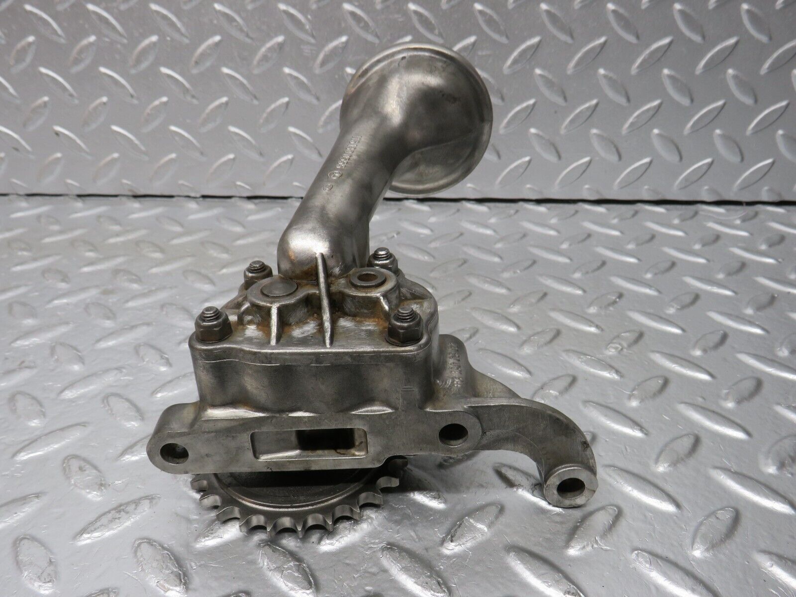 32957 Mercedes-Benz C107 R107 450 V8 Oil Pump & Sprocket 1161810212 1161800502