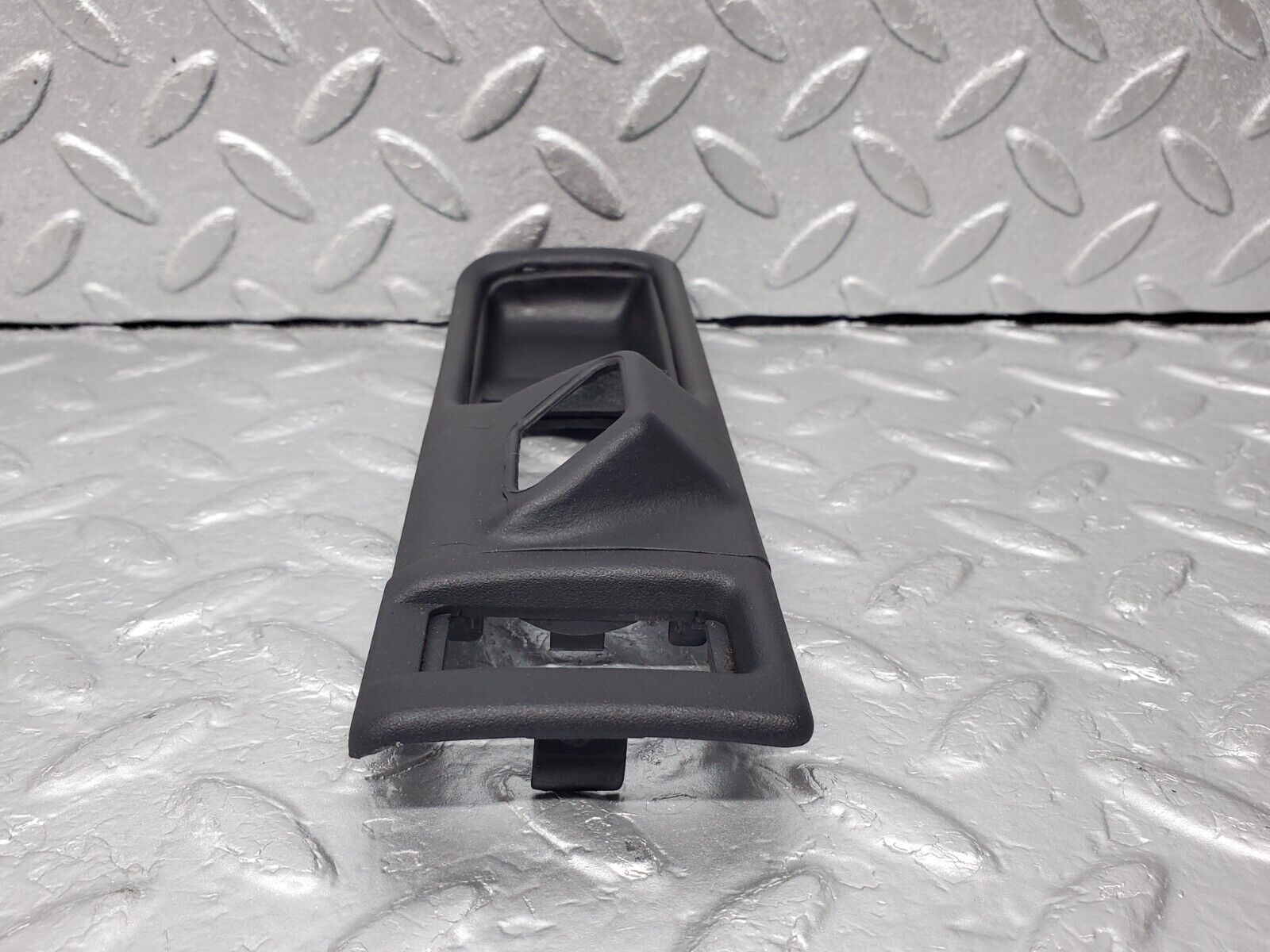 45895 Mercedes-Benz W126 420SE Rear Interior Door Handle Frame Right 1267660211 1267660491