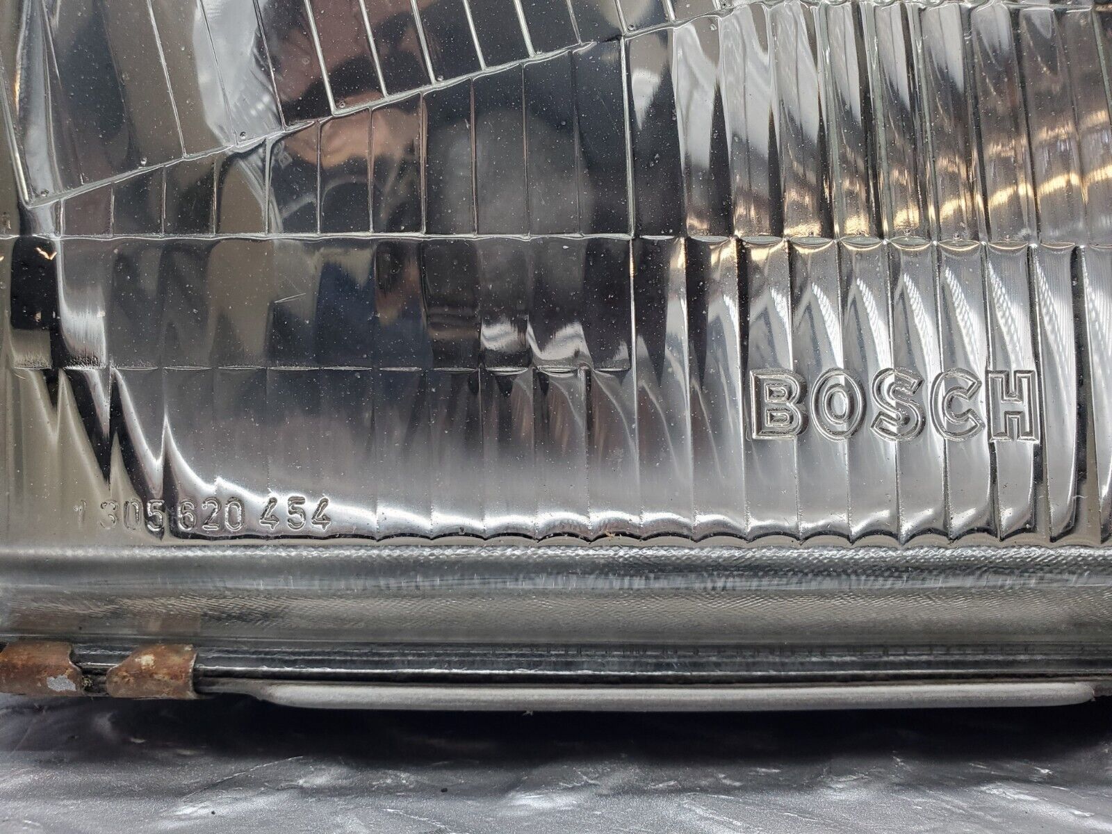 45826 Mercedes-Benz W126 420SE Headlight Right Bosch 0301065706 1268209361