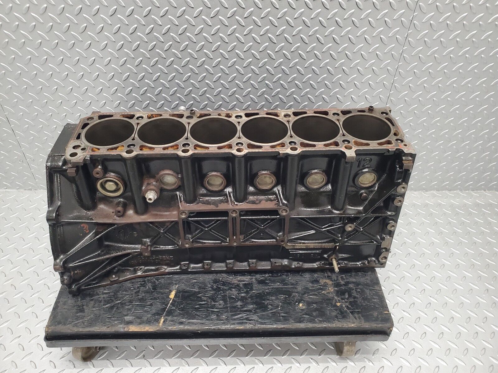 46315 Mercedes-Benz W124 280E Engine Block 104.942 1040111201