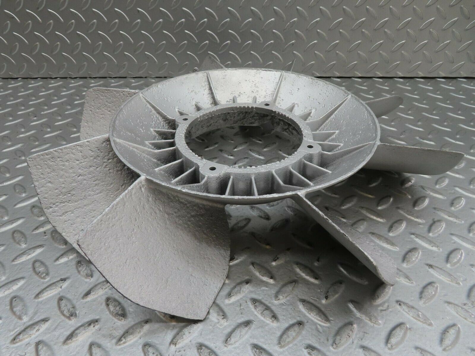 15661 Mercedes-Benz R107 450SL Engine Cooling Fan