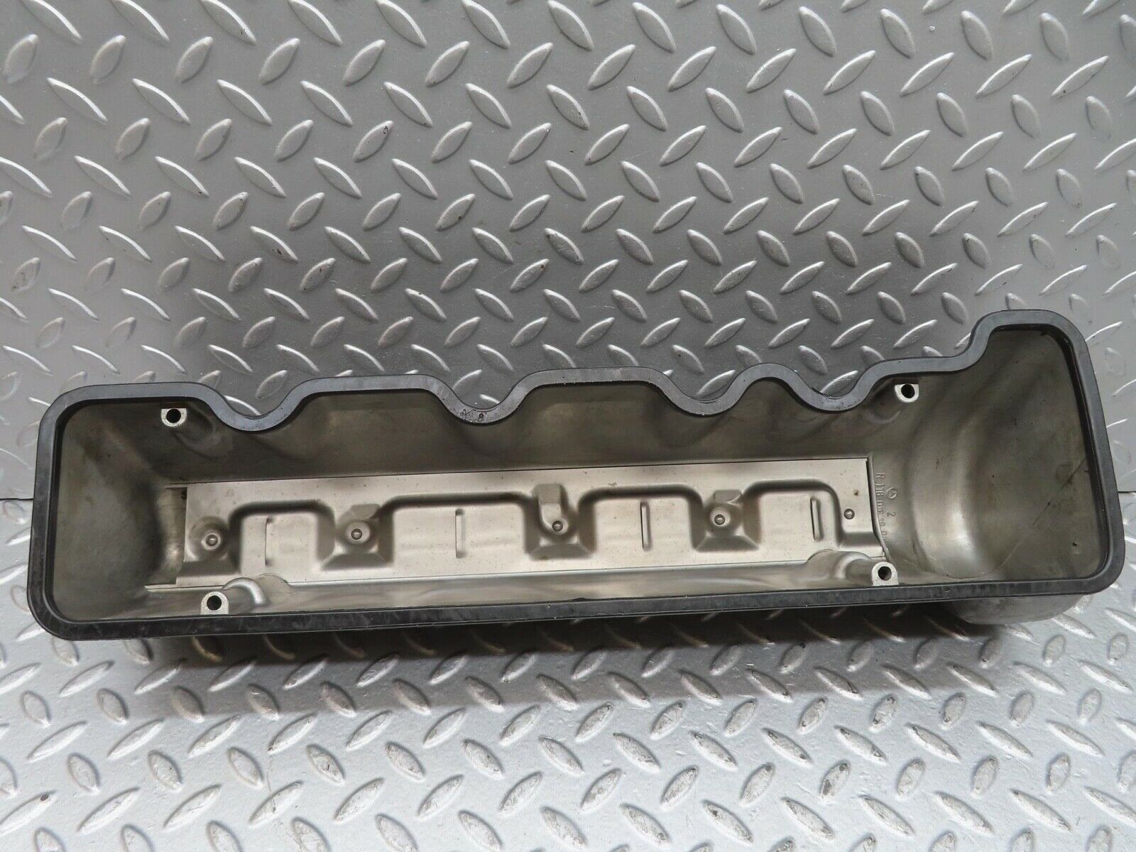 13828 Mercedes-Benz R107 450SL Cylinder Head Valve Cover Left Side 1160161805