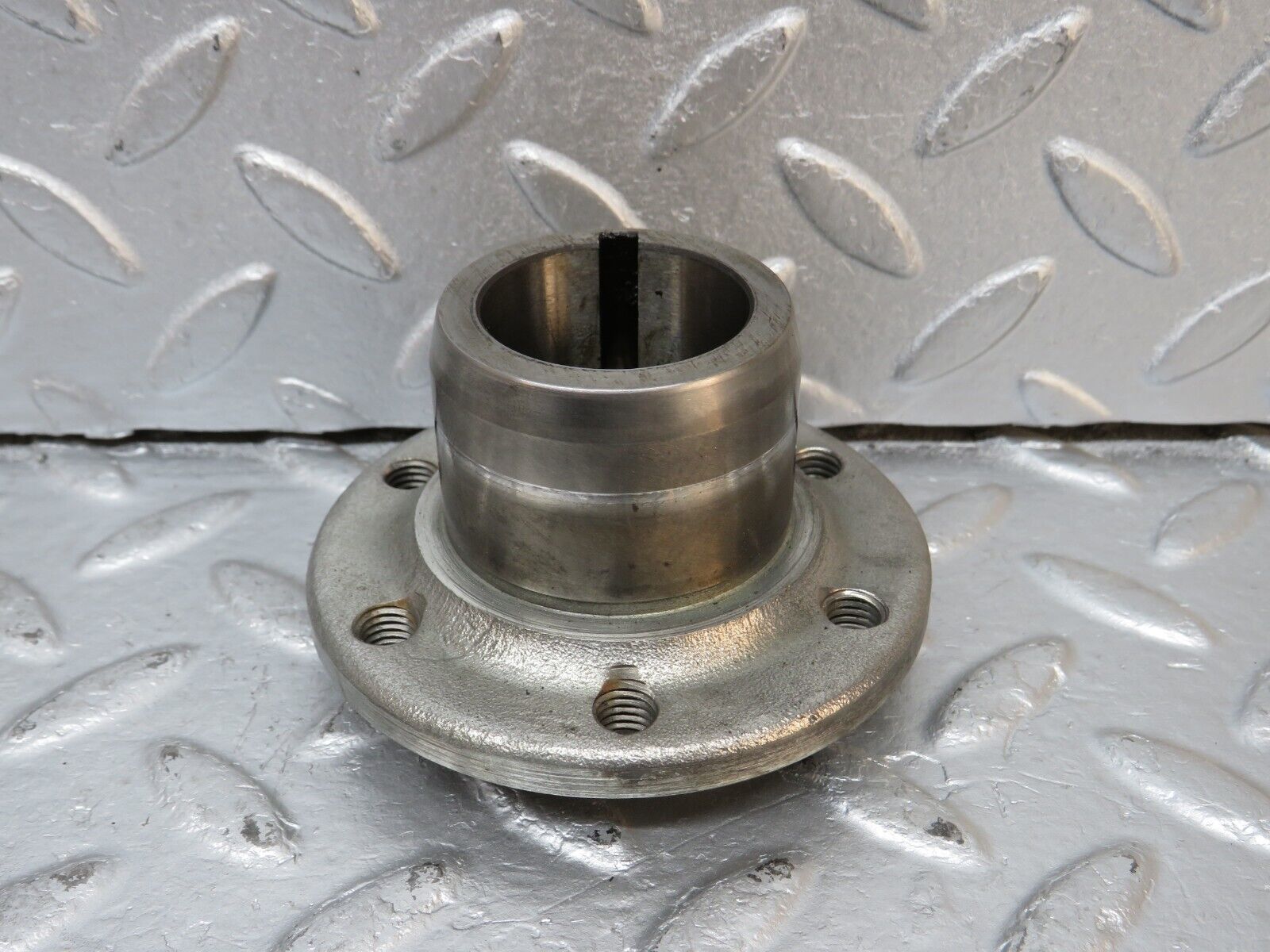 39940 Mercedes-Benz R107 350SL Crankshaft Sleeve Hub