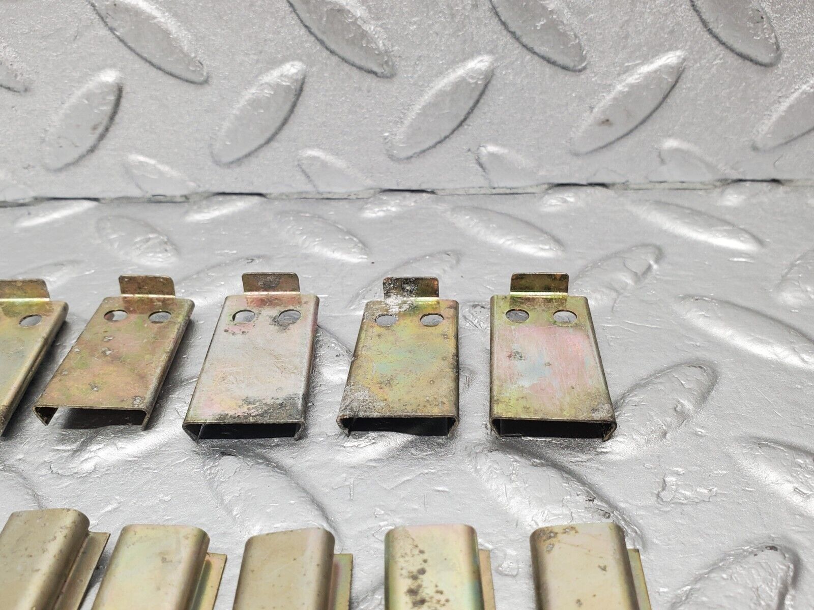 46080 Mercedes-Benz S123 200T Wagon Heater Box Blower Housing Clips