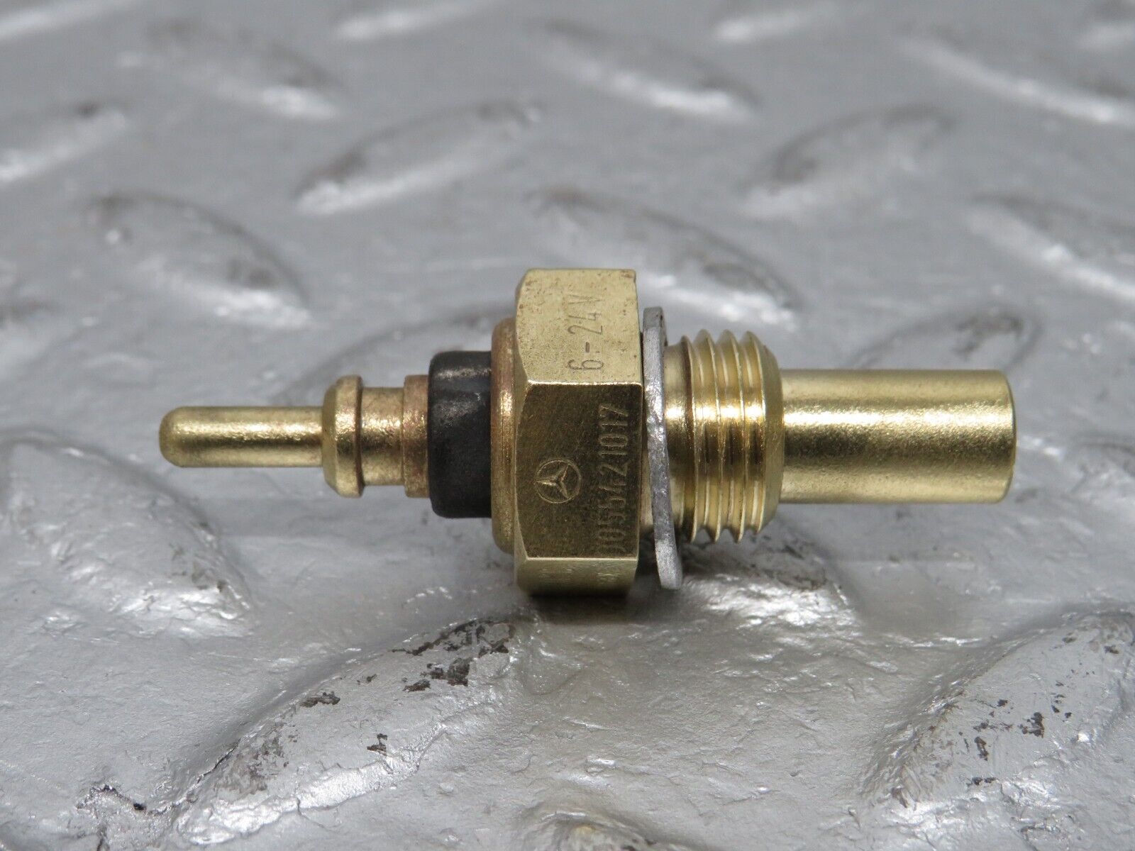 39263 Mercedes-Benz R107 500SL Coolant Temperature Sensor VDO 0055421017