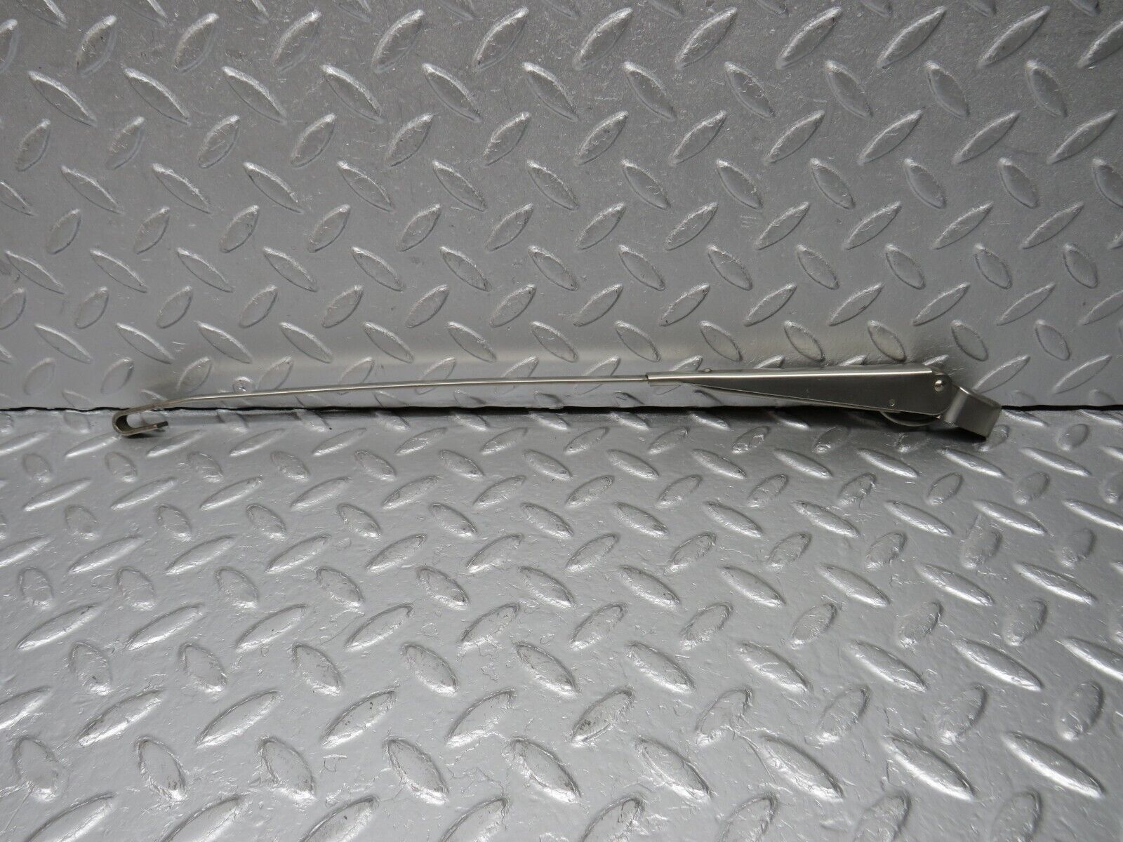 39106 Mercedes-Benz R107 500SL Windscreen Wiper Arm Left Side