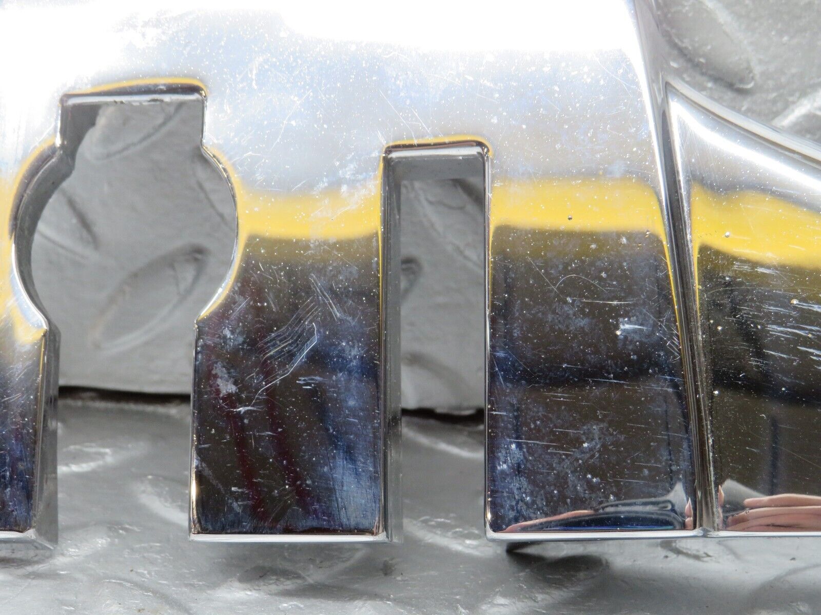 40006 Mercedes-Benz R107 350SL B Pillar Chrome Cover Left 1076930135