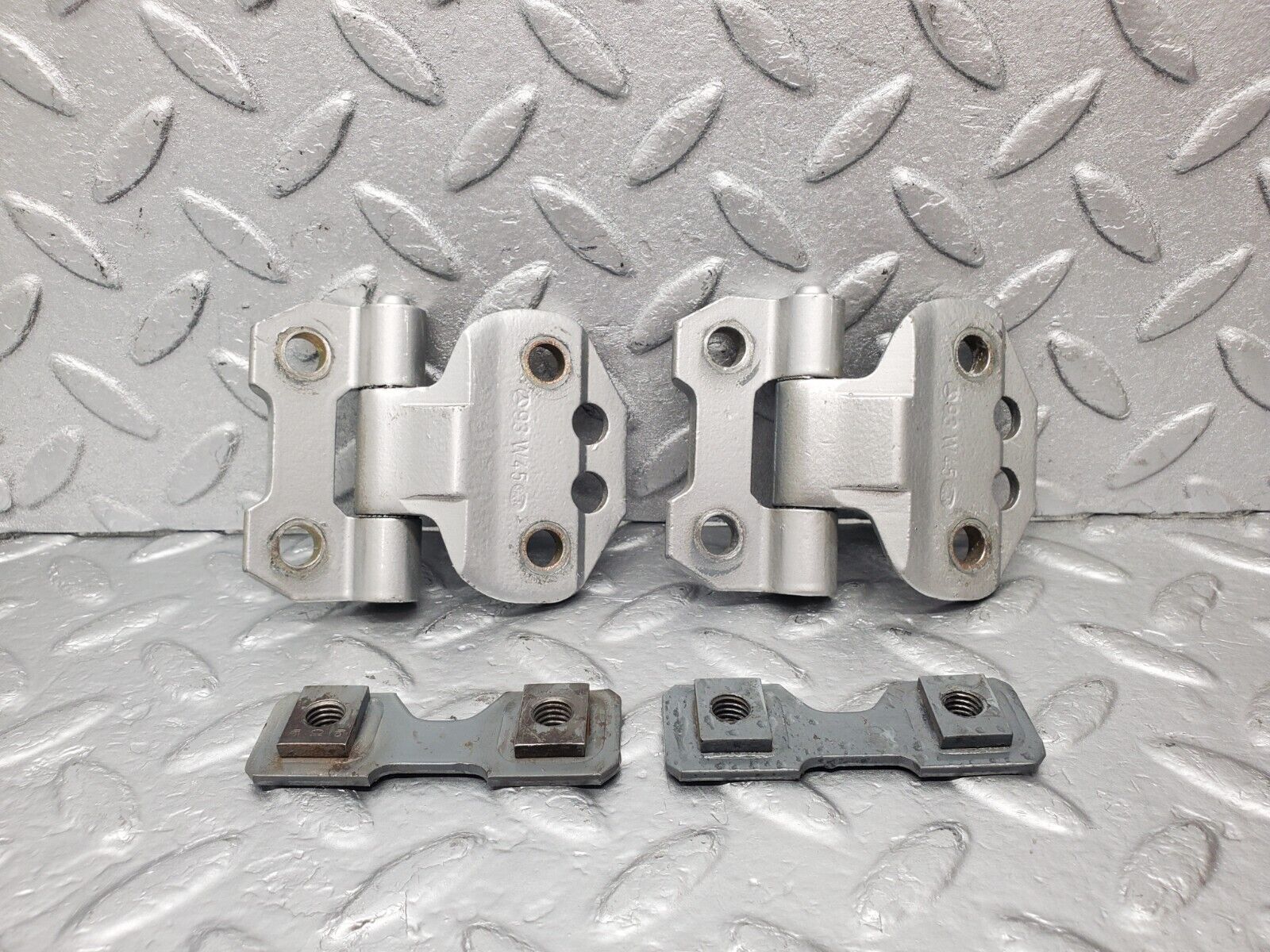 46144 Mercedes-Benz W124 Door Hinge Left Side