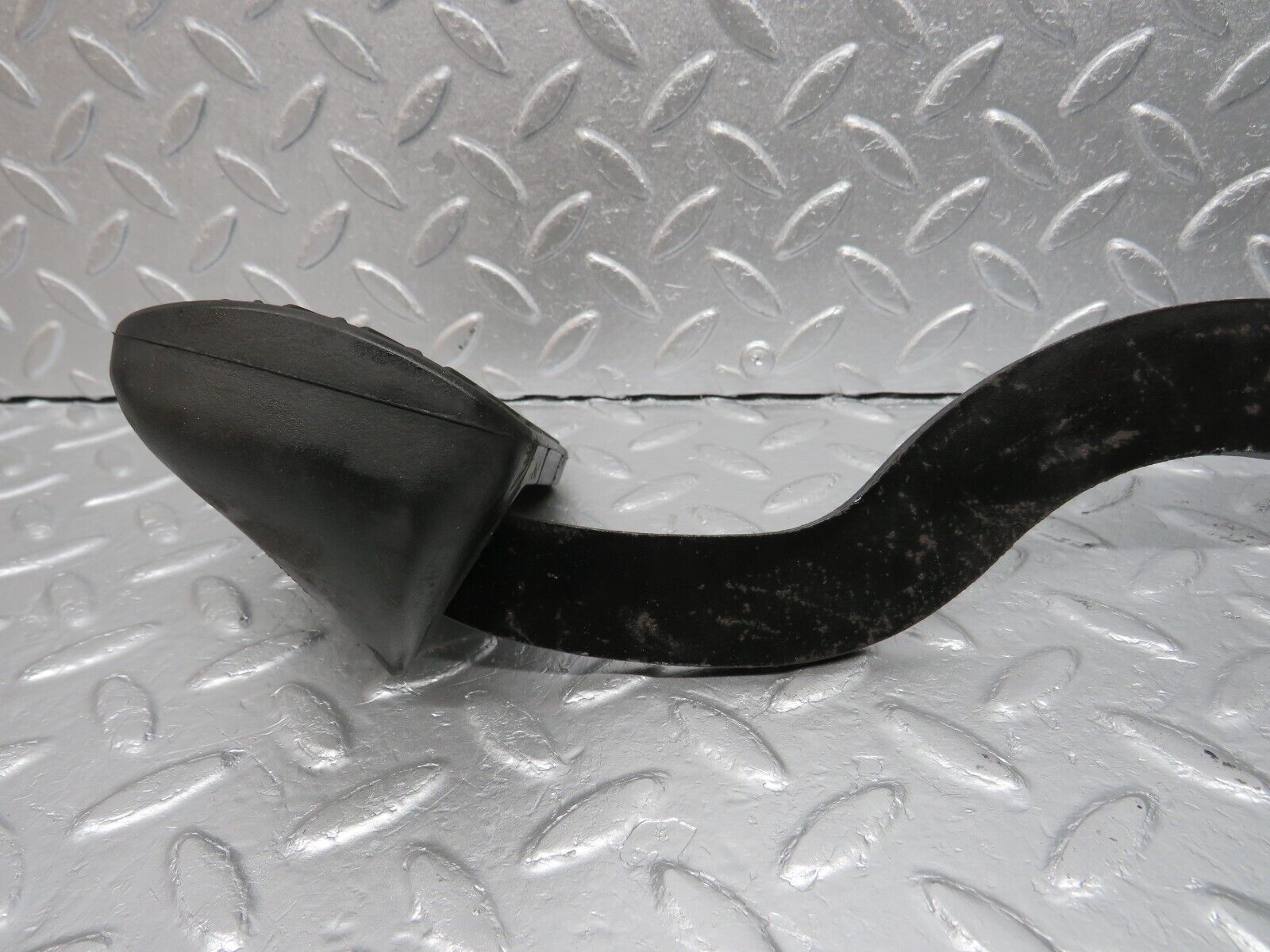 39985 Mercedes-Benz R107 350SL Brake Pedal With Rubber 1232910082