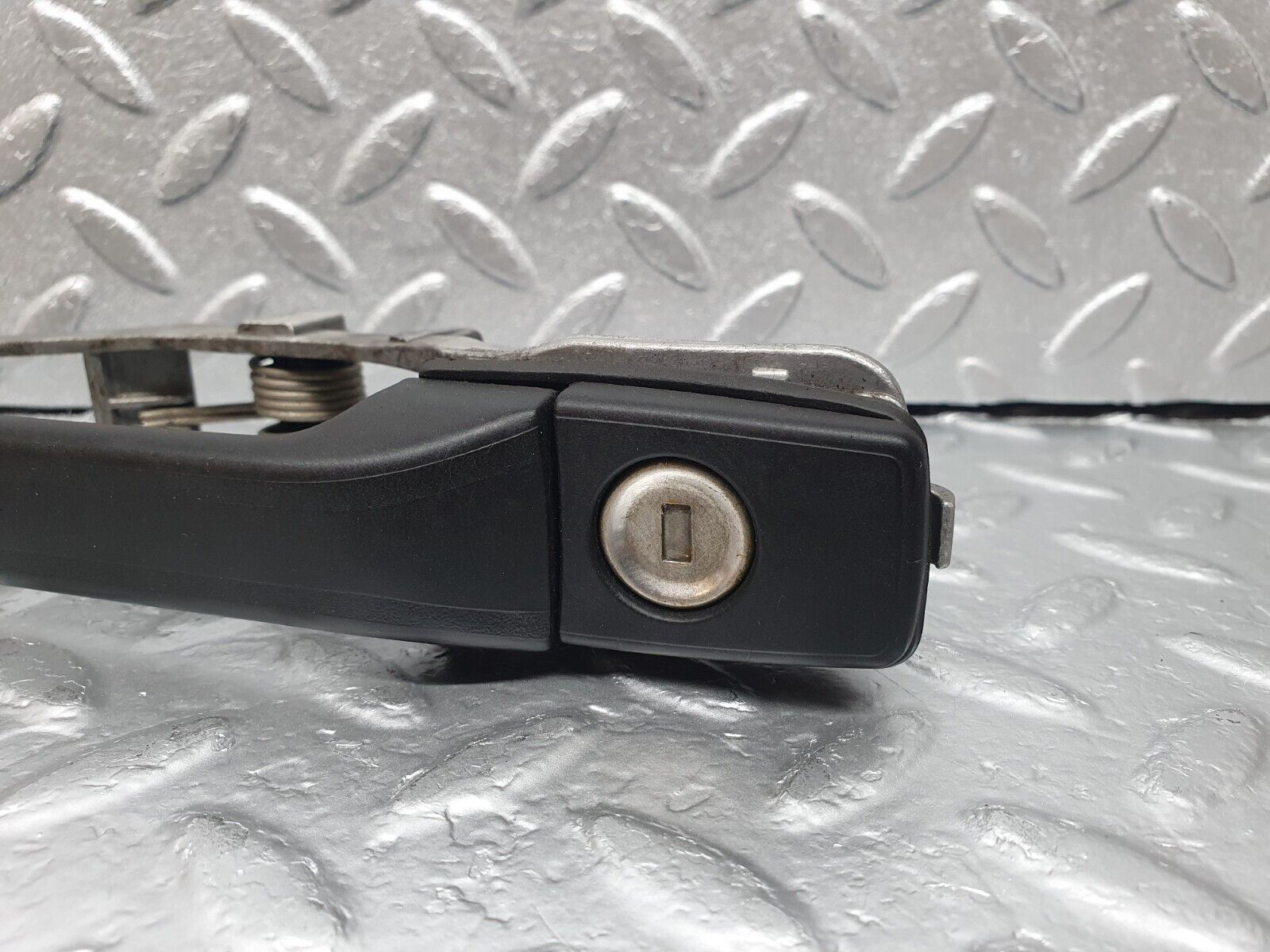 42787 Mercedes-Benz W201 190 2.0L Front Left Door Exterior Handle No Key