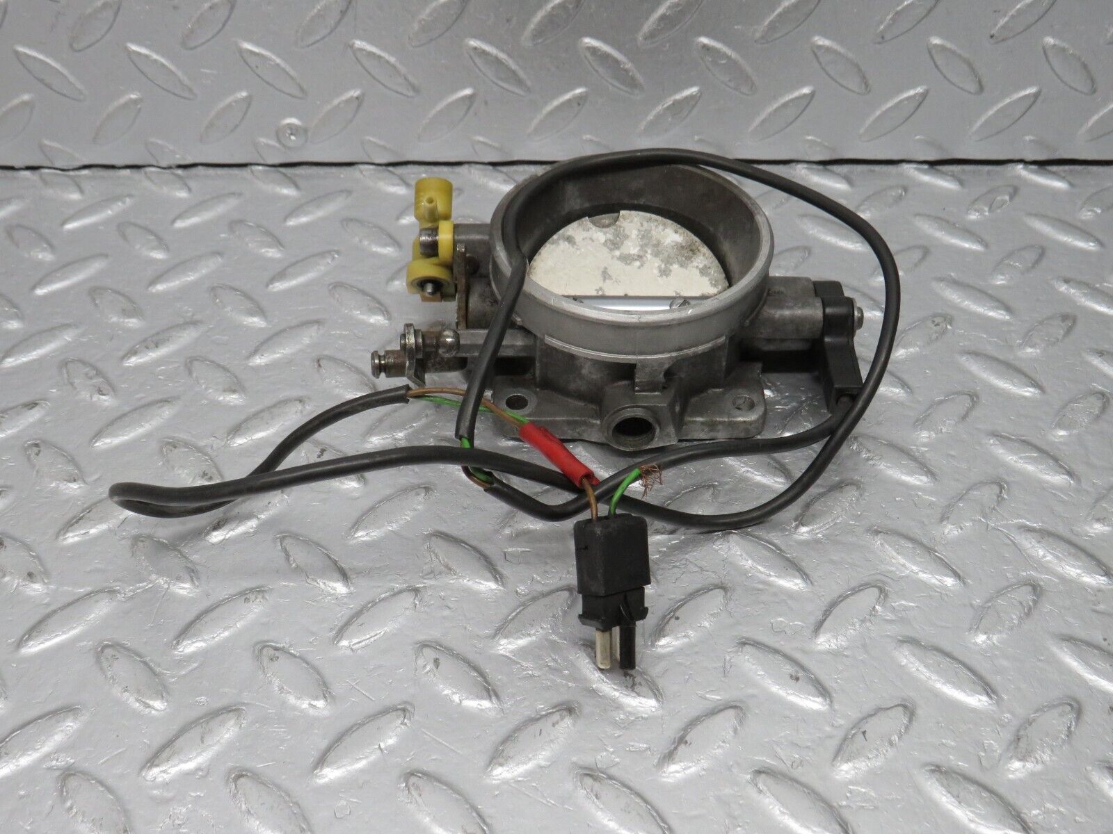 39293 Mercedes-Benz R107 500SL Throttle Body Valve With Sensor 0011406153