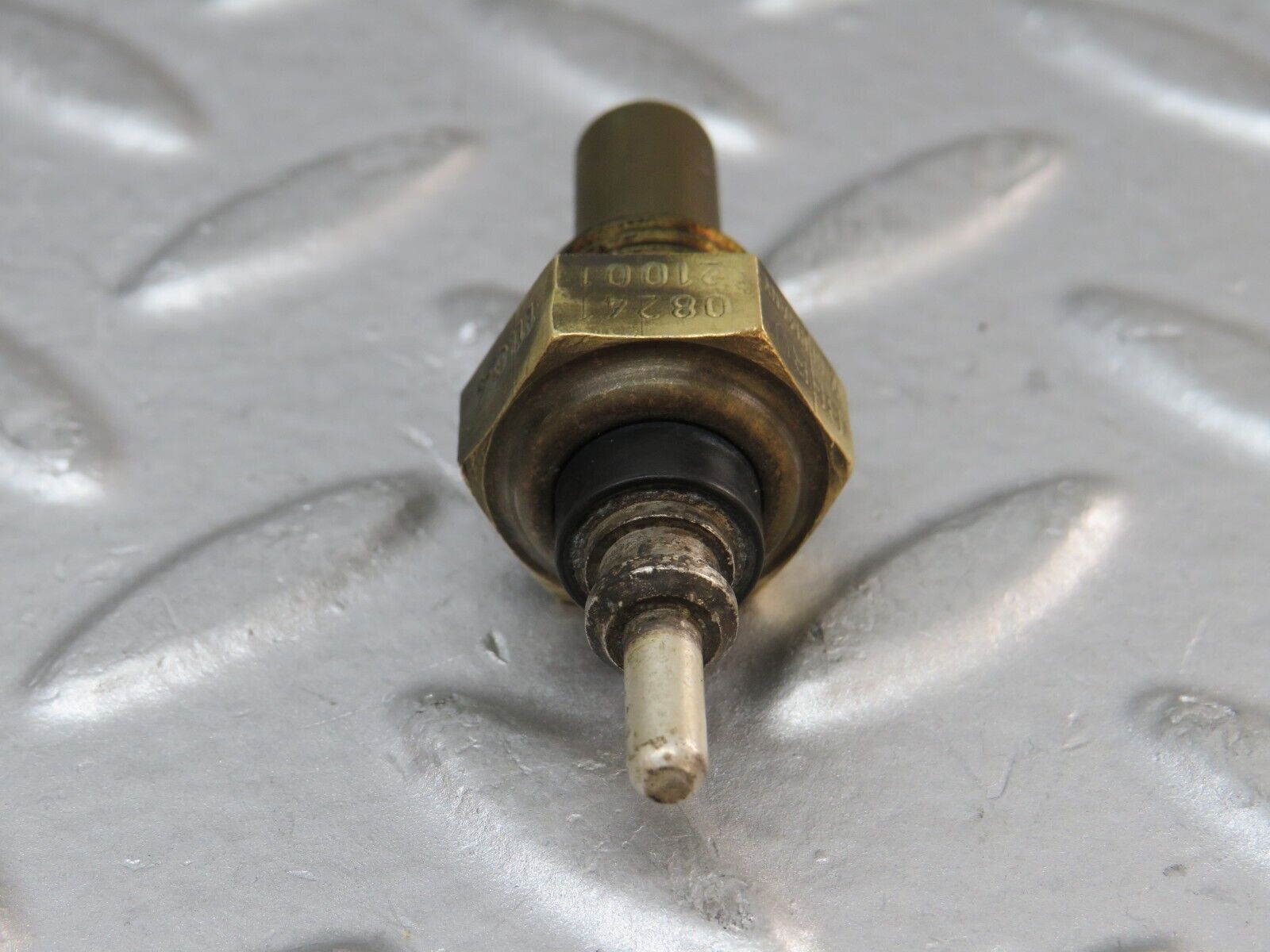 35514 Mercedes-Benz R107 280SL Coolant Temperature Sensor Beru 005542261