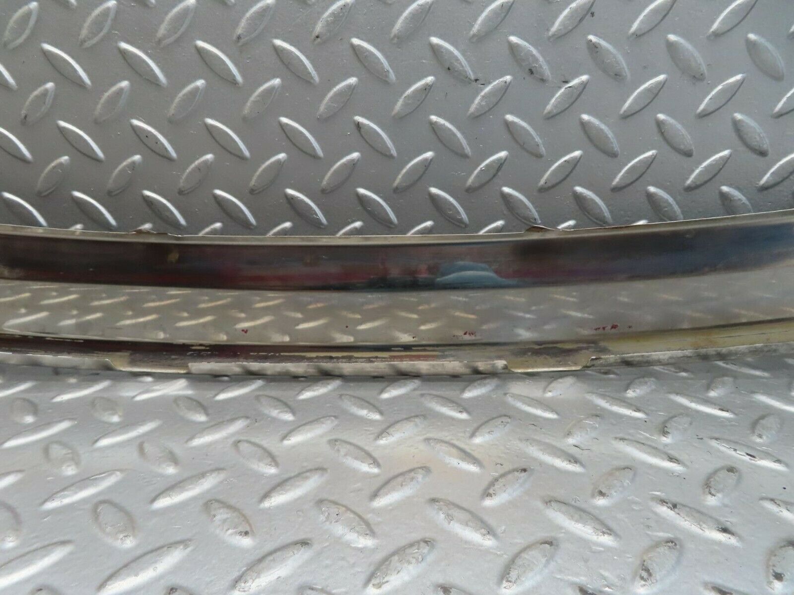 15574 Mercedes-Benz R107 450SL Windscreen Top Chrome Trim