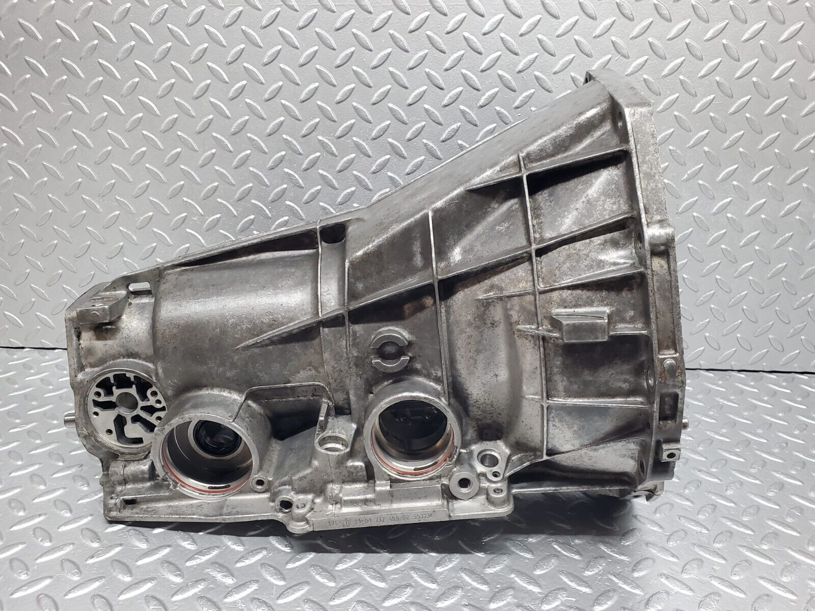 34226 Mercedes-Benz W124 260E Automatic Gearbox Housing 722.409 2012710101 1242700101