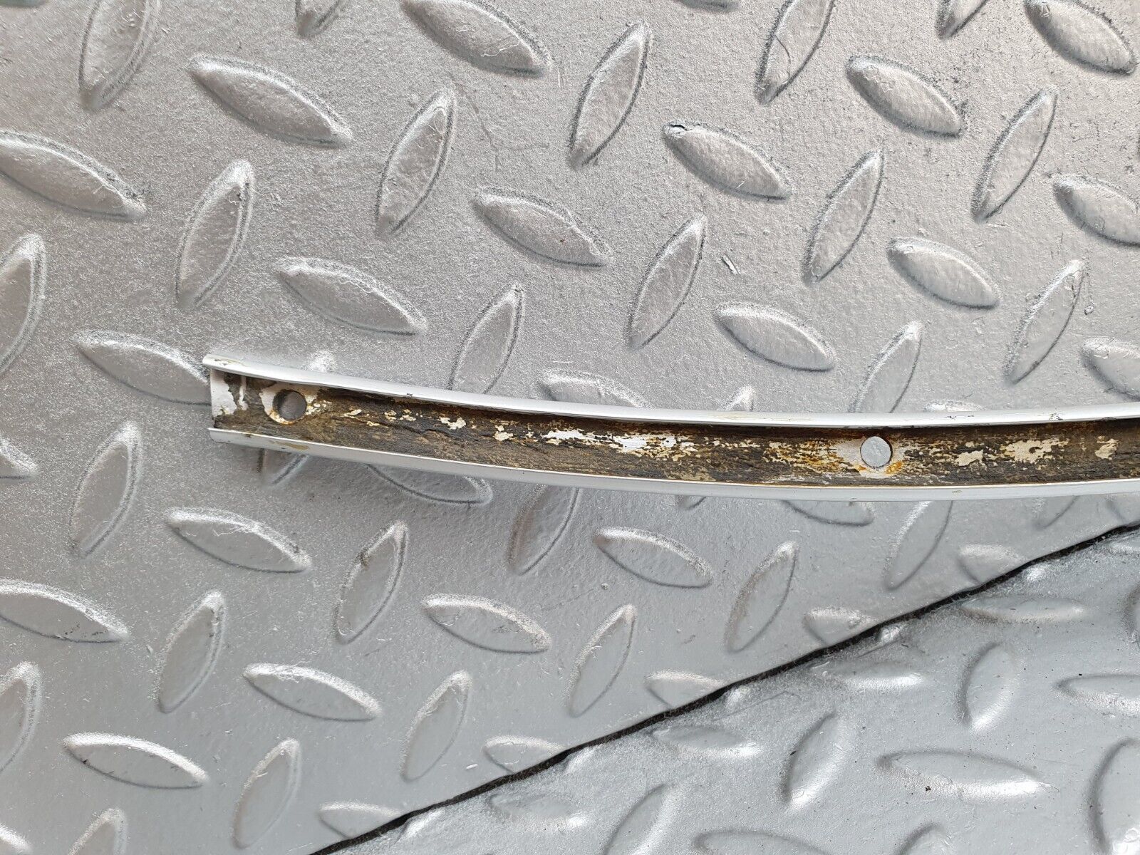 43048 Mercedes-Benz R107 Hardtop Interior Roof Chrome