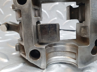 43067 Mercedes-Benz W123 Rocker Arms Camshaft Bearing Block 1020510110