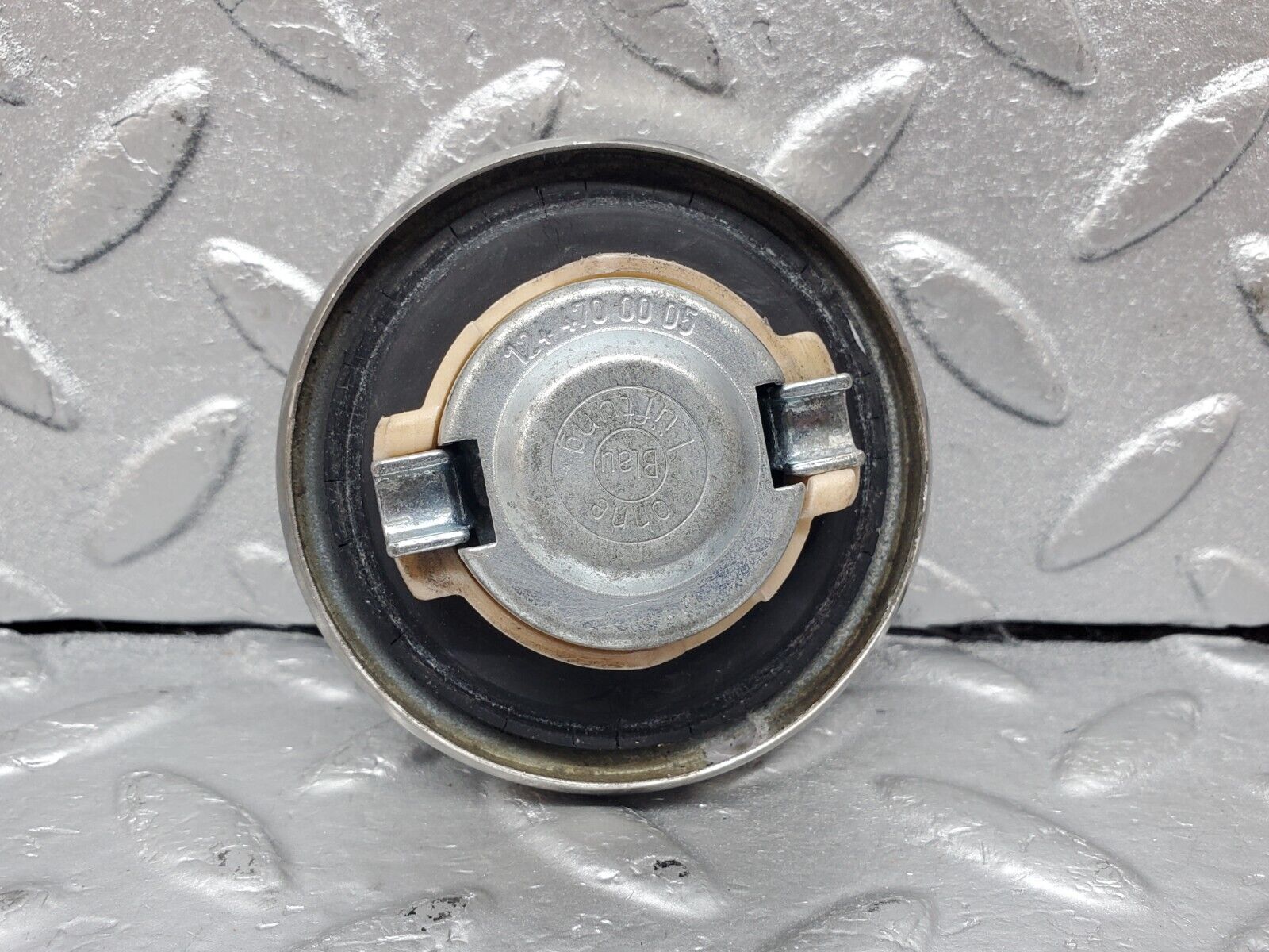 Mercedes Classic FUEL CAP W124 W123 1244700005 Mercedes Classic FUEL CAP W124 W123 1244700005