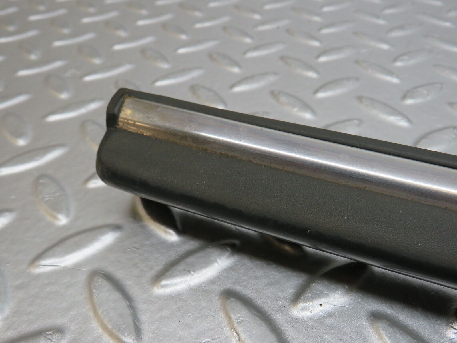 35367 Mercedes-Benz R107 280SL Right Door Centre Moulding Trim