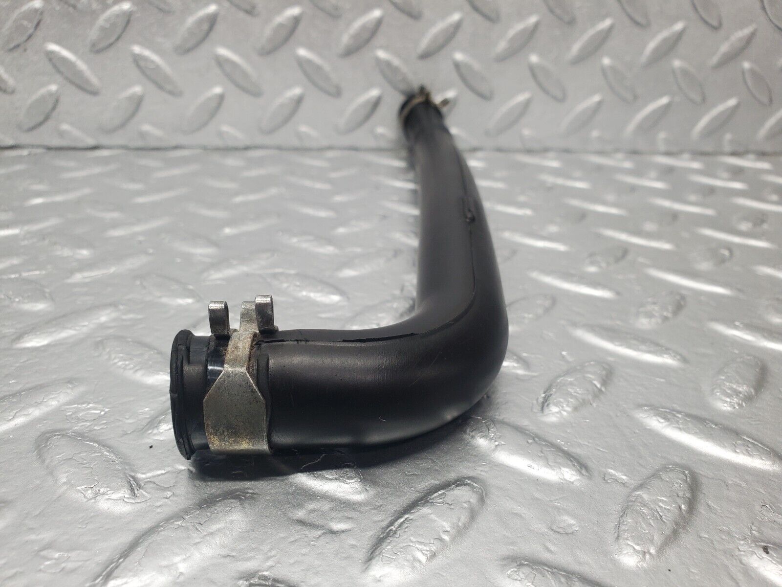 46208 Mercedes-Benz W124 280E Crankcase Breather Hose Pipe 2X 1040943582 1040943682