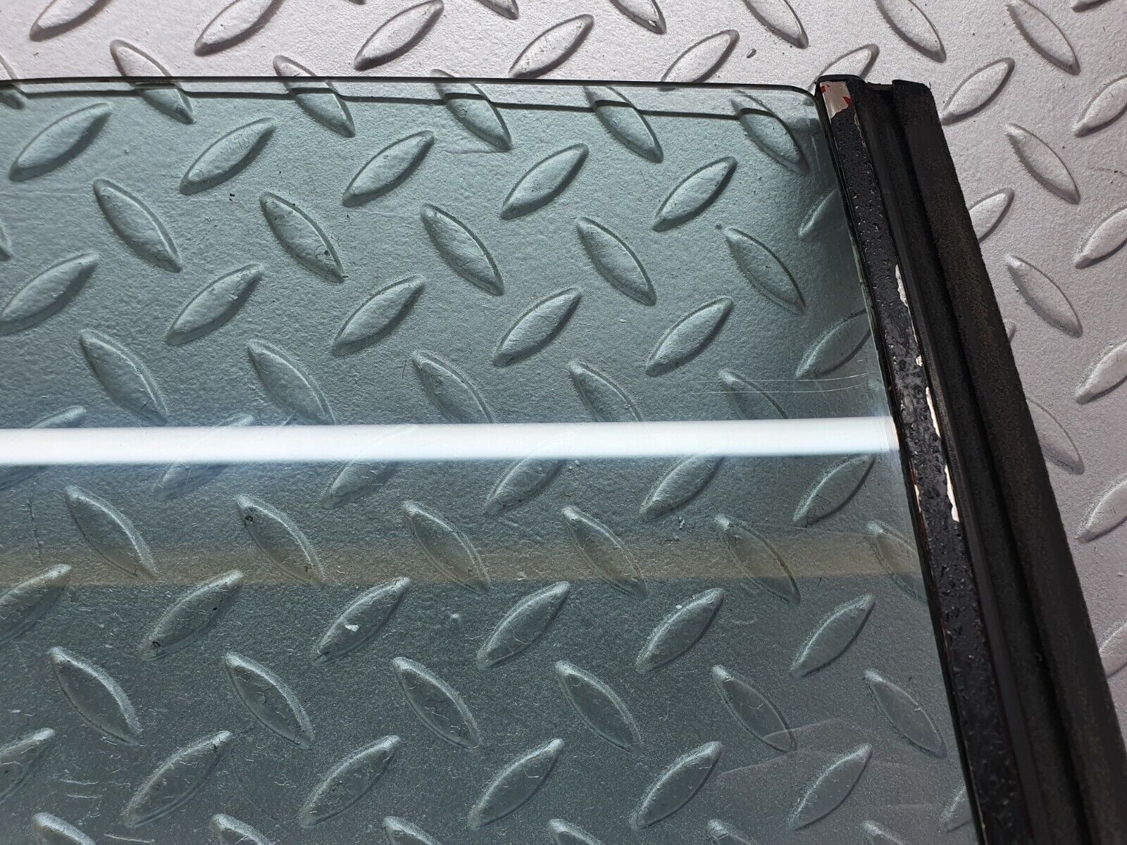 43758 Mercedes-Benz C126 380SEC Coupe Rear Right Window Glass