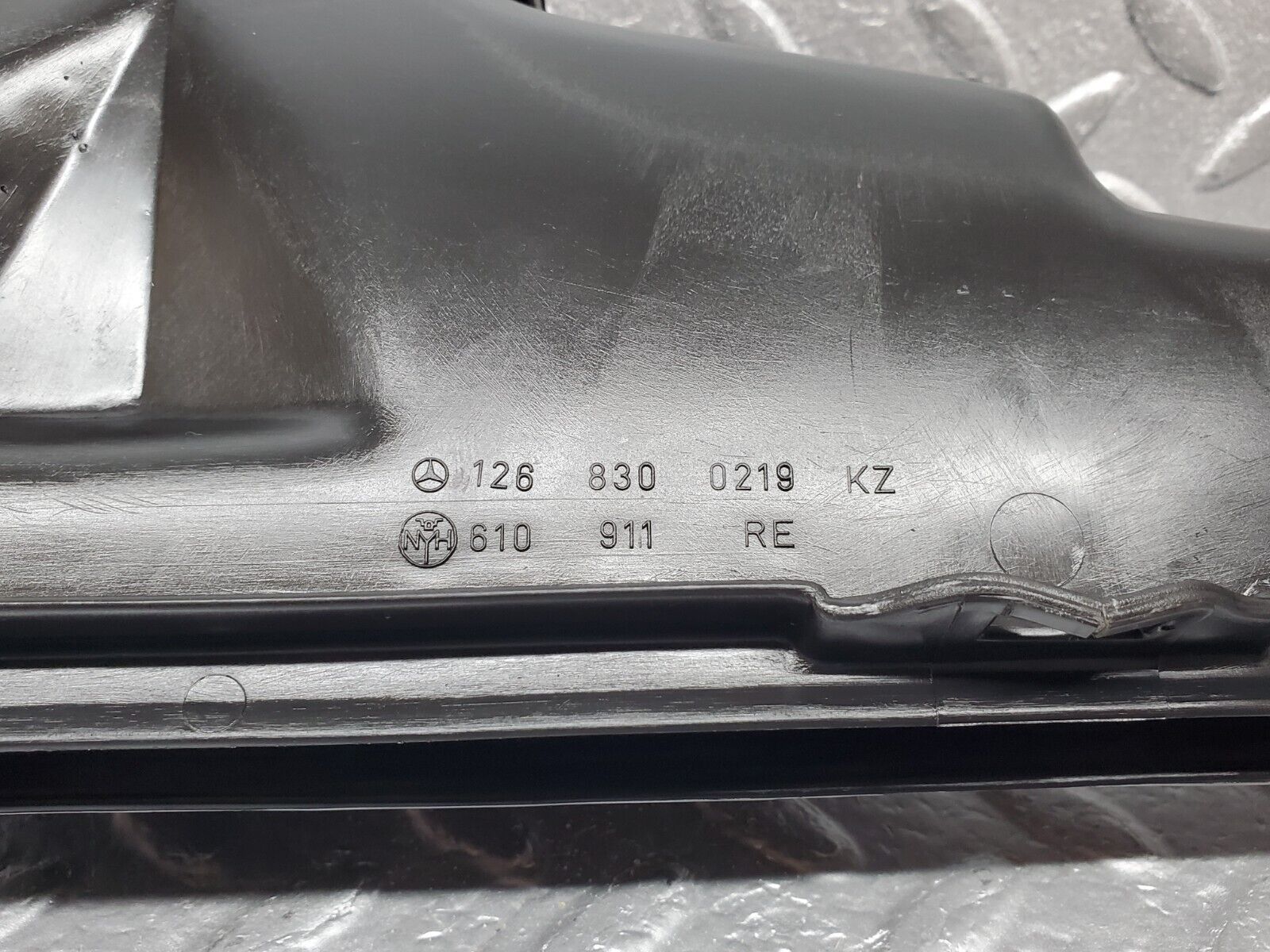 45915 Mercedes-Benz W126 420SE Dashboard Air Vent Duct 2x 1268300219 1268300119