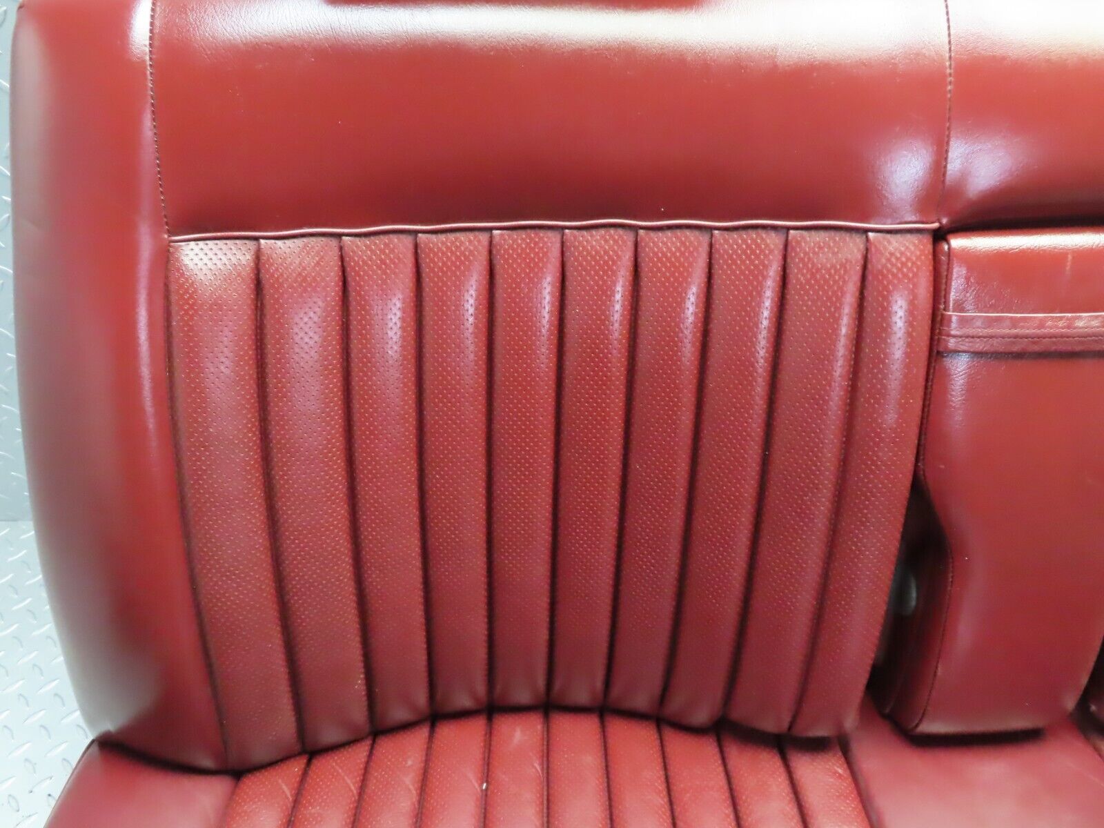42909 Mercedes-Benz W126 300SE Rear Seat Red Leather 1269201716