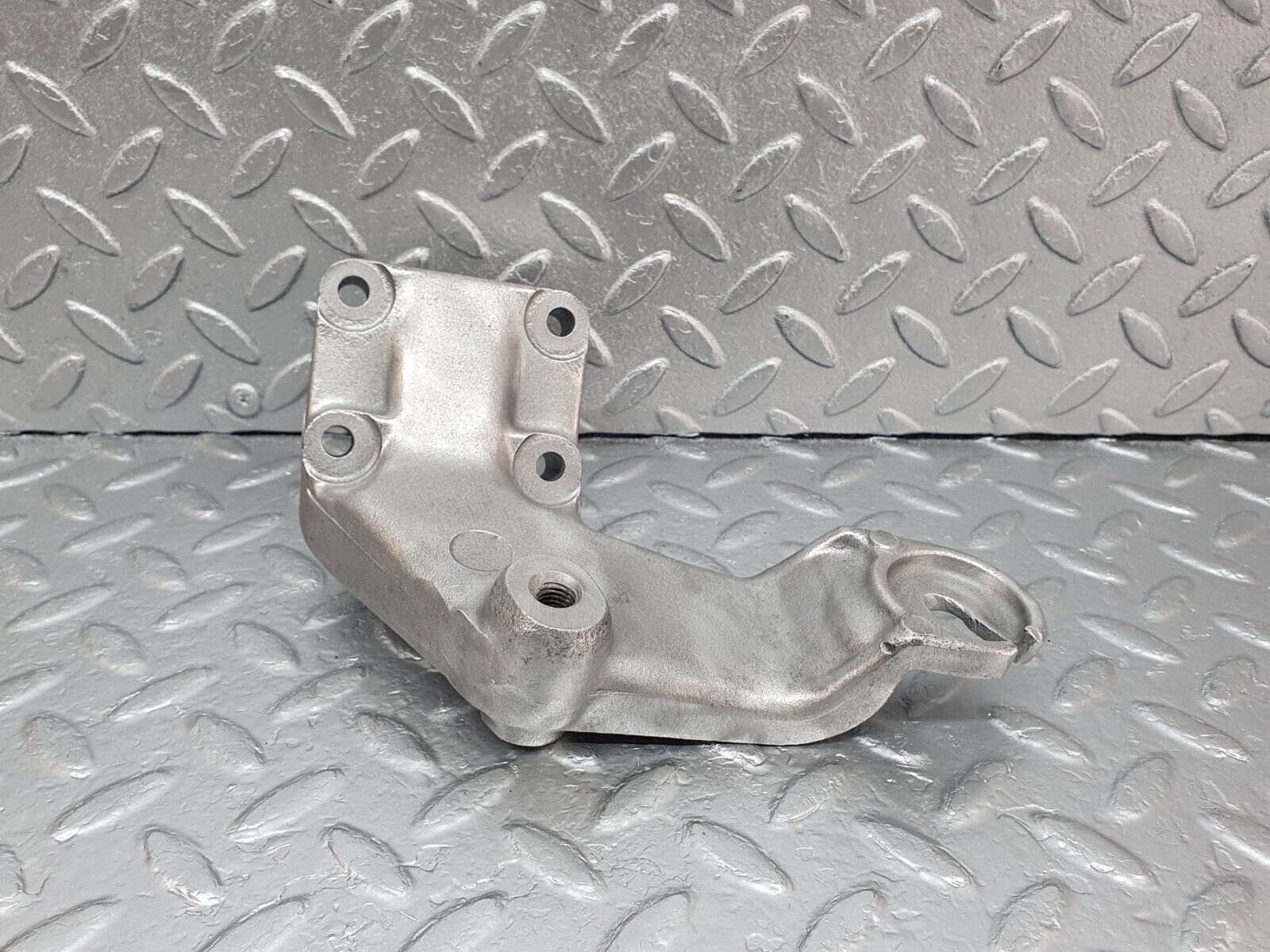 43554 Mercedes-Benz C126 380SEC Coupe Engine Mount Bracket Left 1162235004
