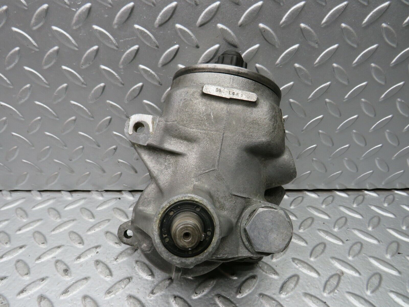 22203 Mercedes-Benz S123 280TE Wagon Power Steering Pump 1264601580
