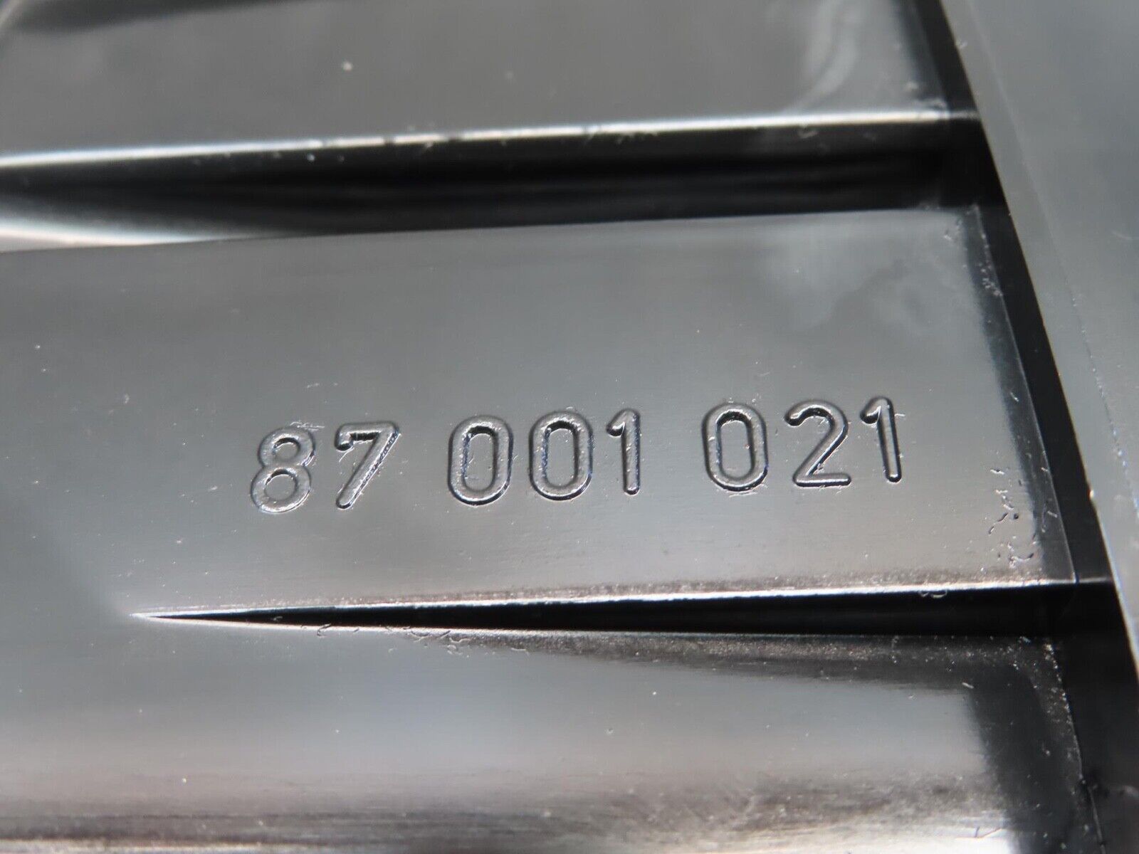 11648 Mercedes-Benz R107 450SL Instrument Cluster Housing 87001021