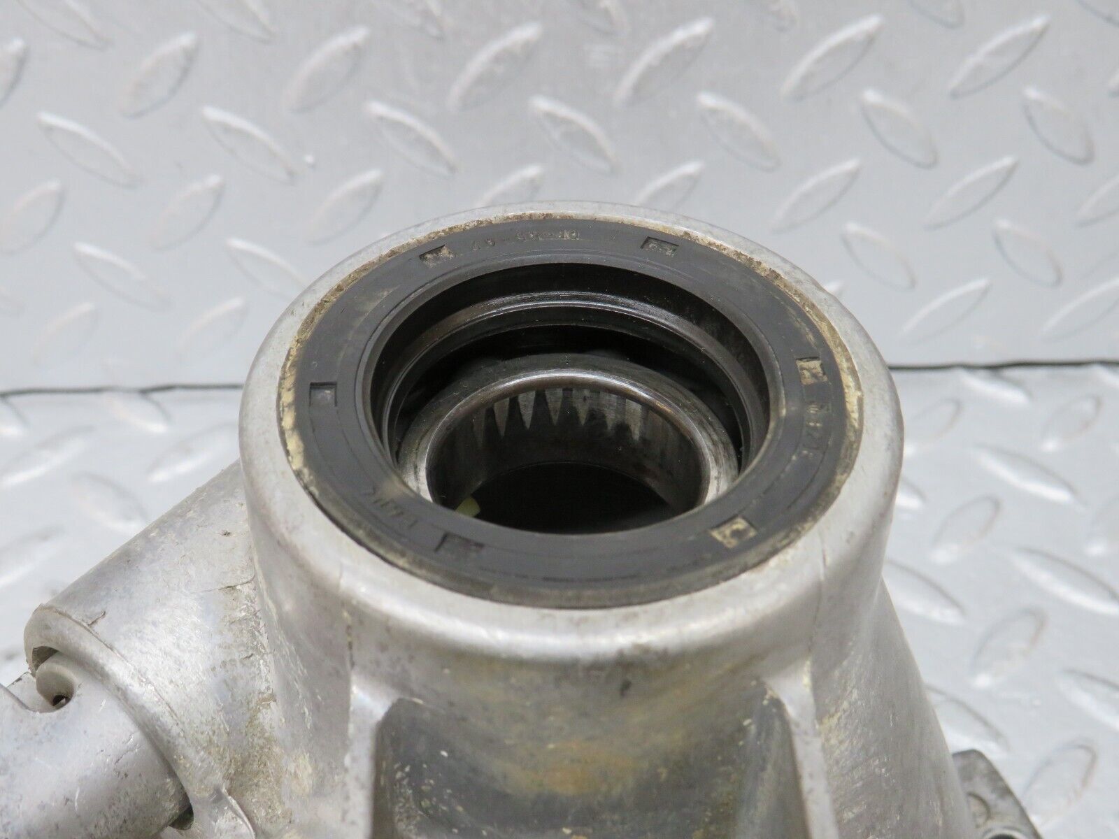 36428 Mercedes-Benz R107 450SL Automatic Gearbox Rear Housing 1152705811