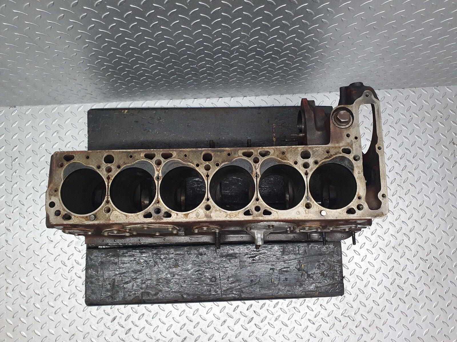 43487 Mercedes-Benz W108 280SE Engine Block 130.980 1300110101