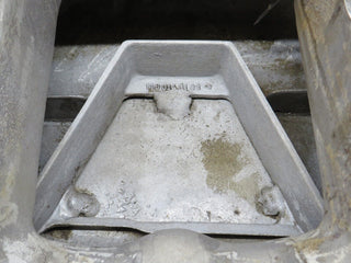 33044 Mercedes-Benz C107 R107 350 V8 Oil Pan Oil Sump 1160102913 1160140166