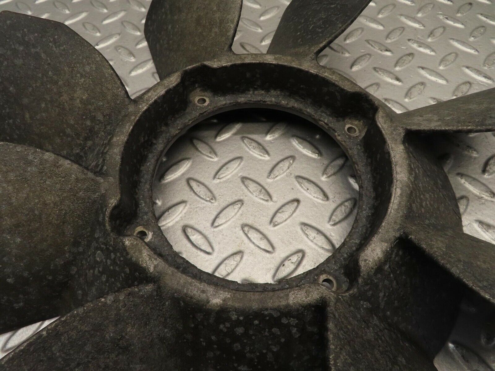 11779 Mercedes-Benz R107 450SL Engine Cooling Fan