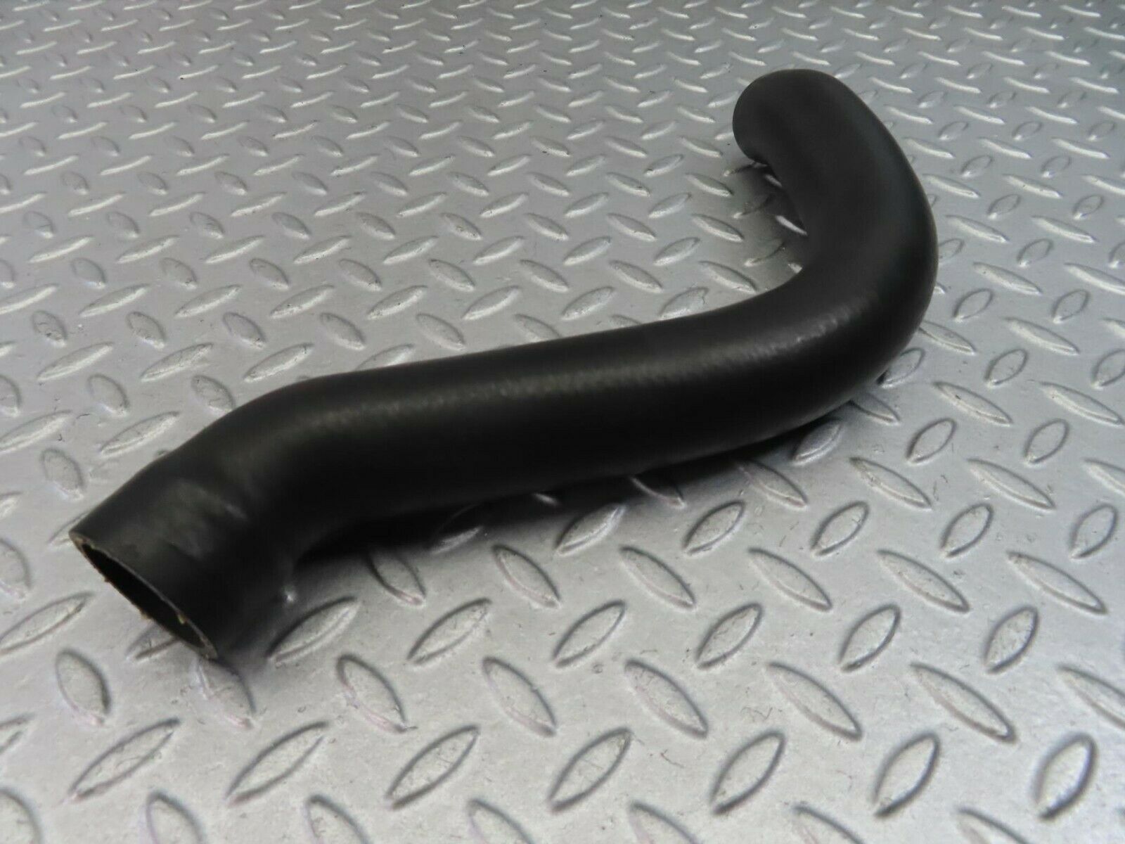 8531 Mercedes-Benz R107 Radiator Hose 1075010682