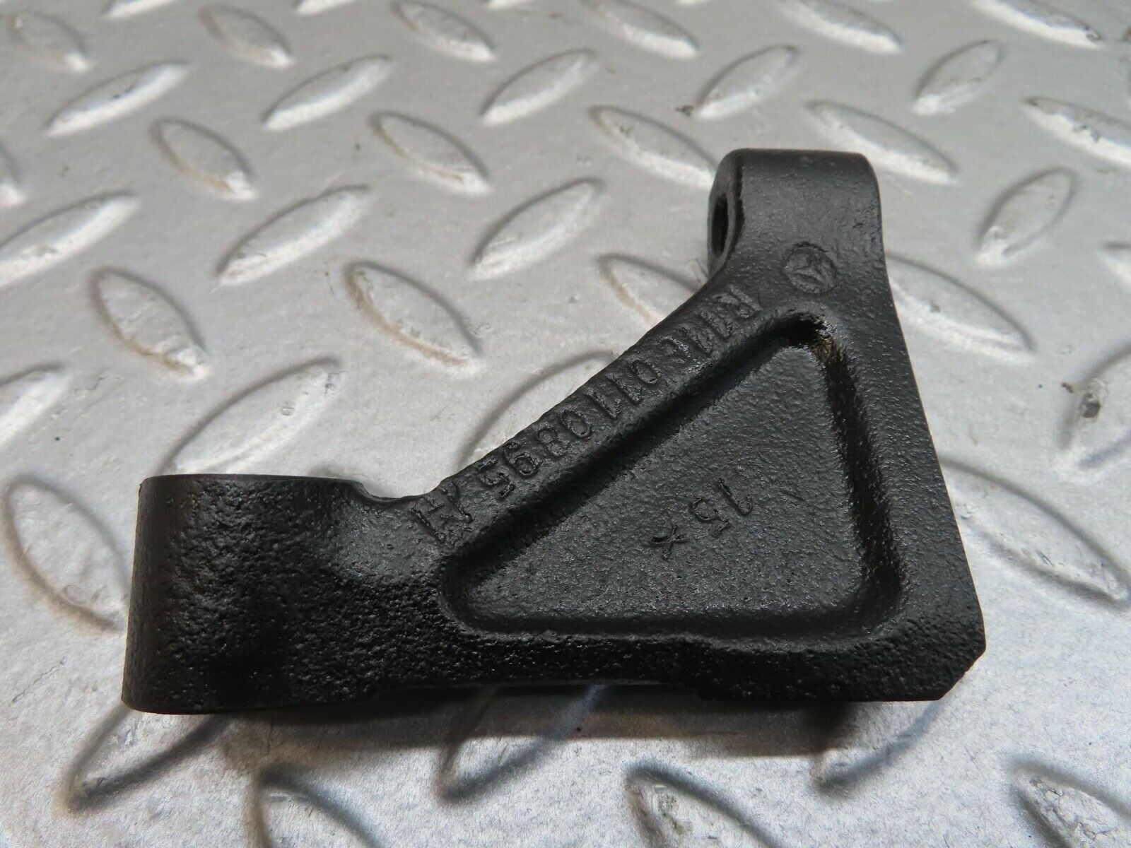 13789 Mercedes-Benz R107 450SL Engine Mount Bracket Pair 1160110895 1160110995