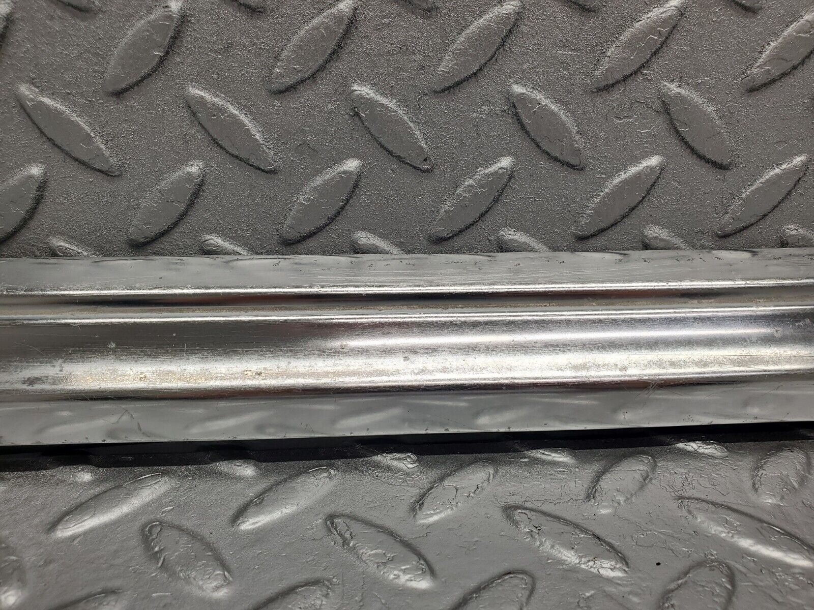 46430 Mercedes-Benz C123 280CE Coupe Right Door Chrome Moulding Trim