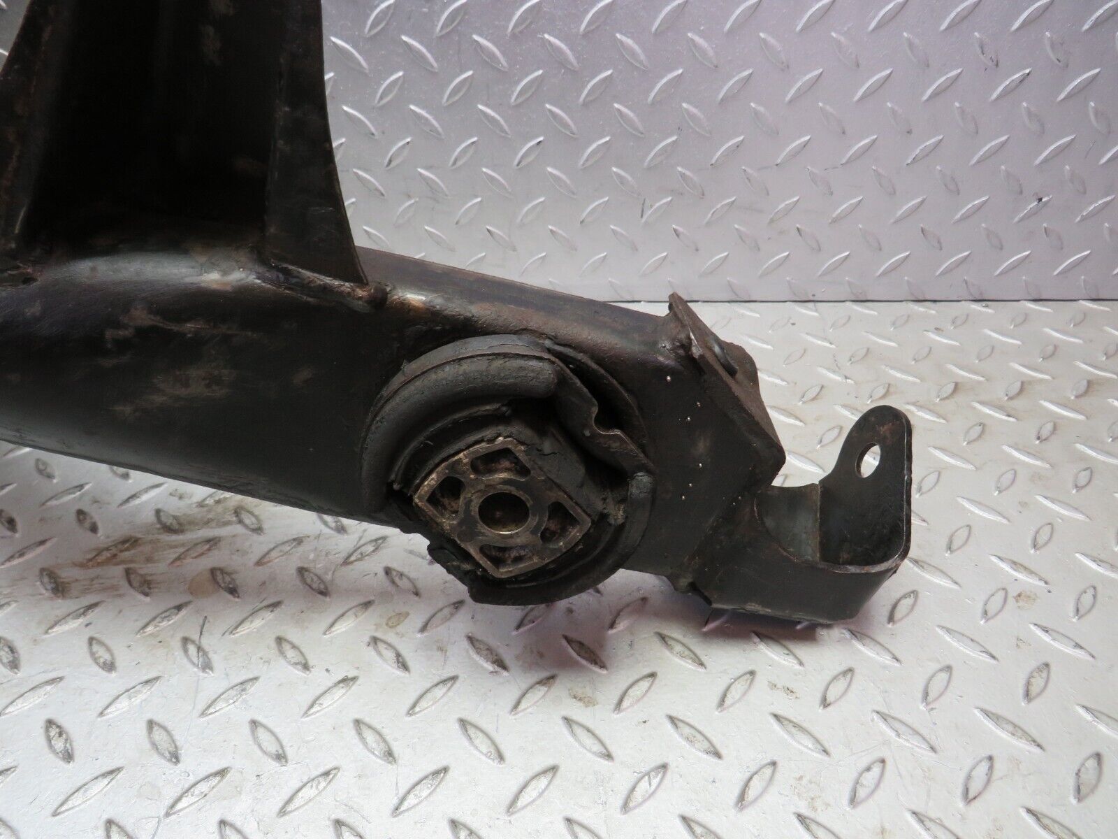 39968 Mercedes-Benz R107 350SL Rear Subframe Axle Carrier