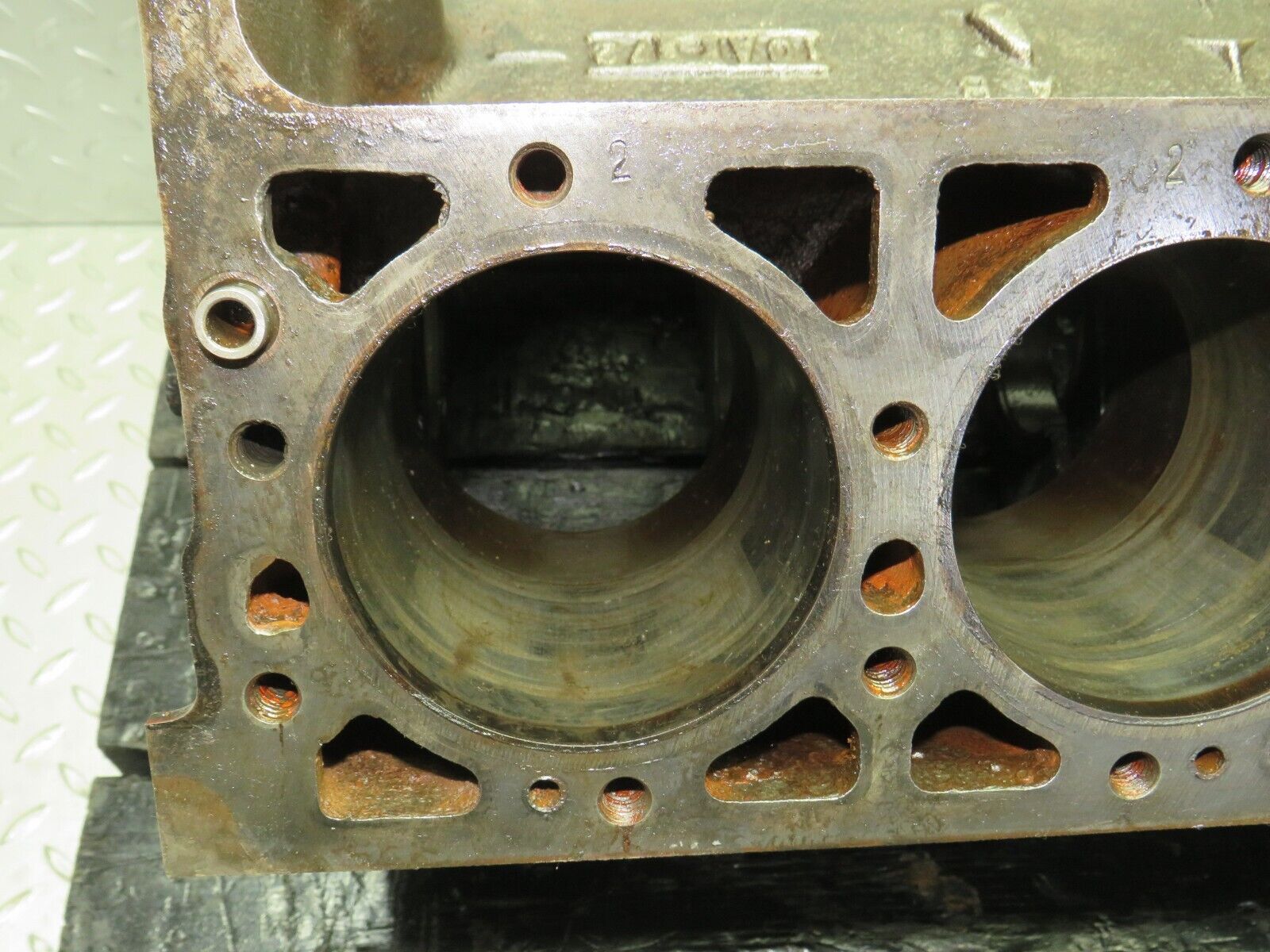 32806 Mercedes-Benz C107 R107 350 V8 Engine Block 1160110601 M116.982