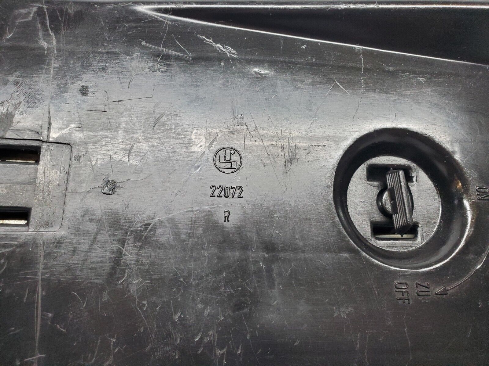 45829 Mercedes-Benz W126 420SE Tail Light & Bulb Holder Right Side 22072