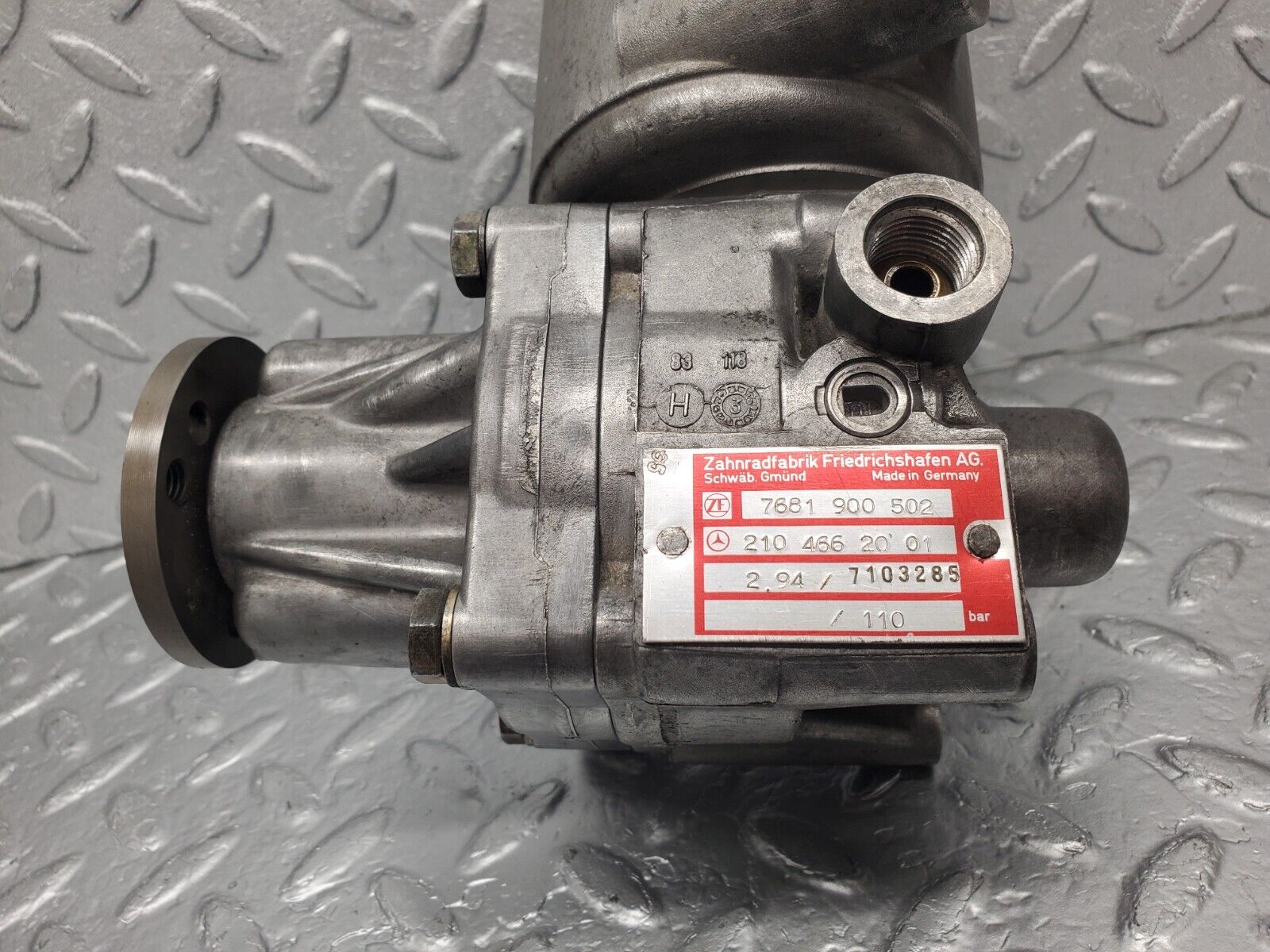 46157 Mercedes-Benz W124 280E Power Steering Pump 2104662001