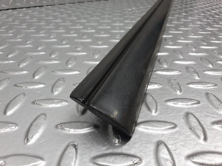 41683 Mercedes-Benz W124 200E Front Right Door Centre Moulding Trim
