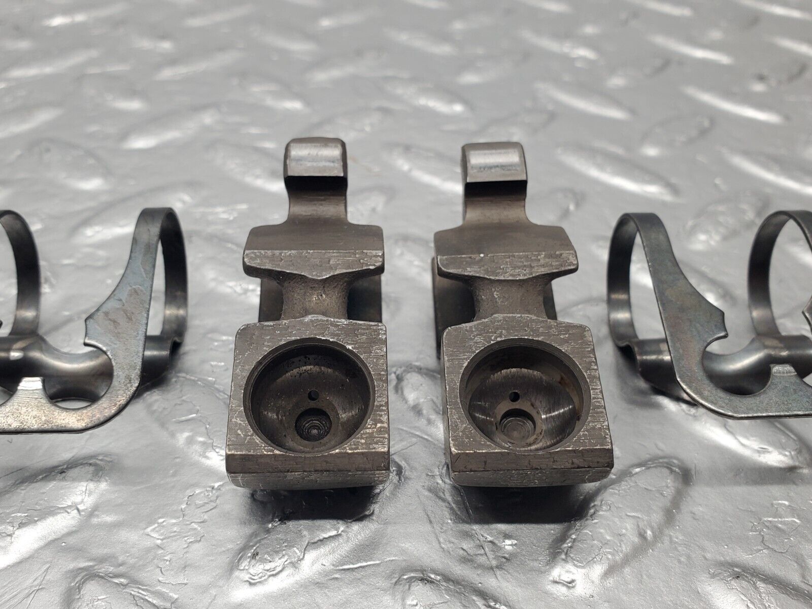46607 Mercedes-Benz C123 280CE Coupe Valve Rocker Arm With Spring And Tappet