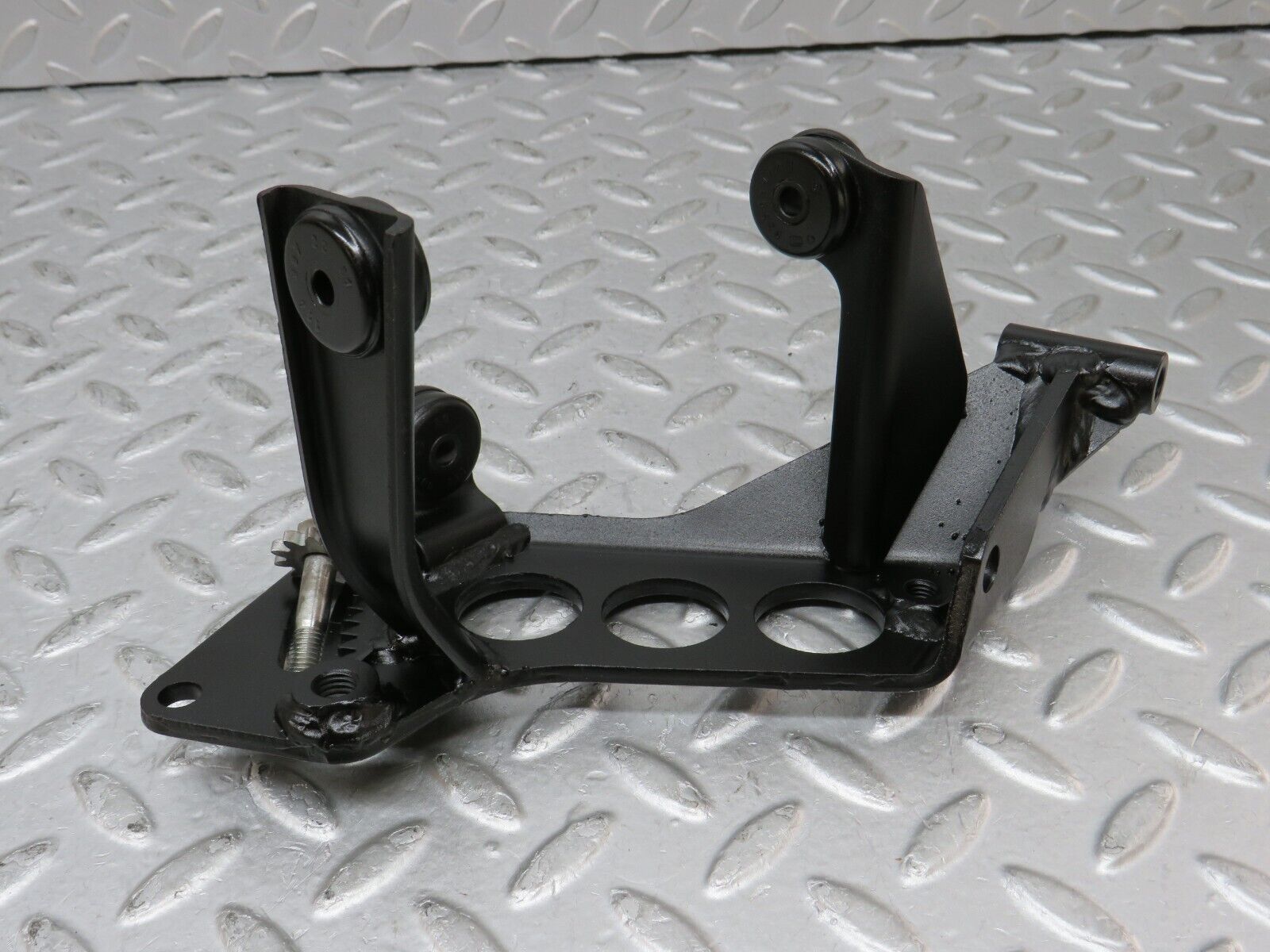 35495 Mercedes-Benz R107 280SL Power Steering Pump Bracket