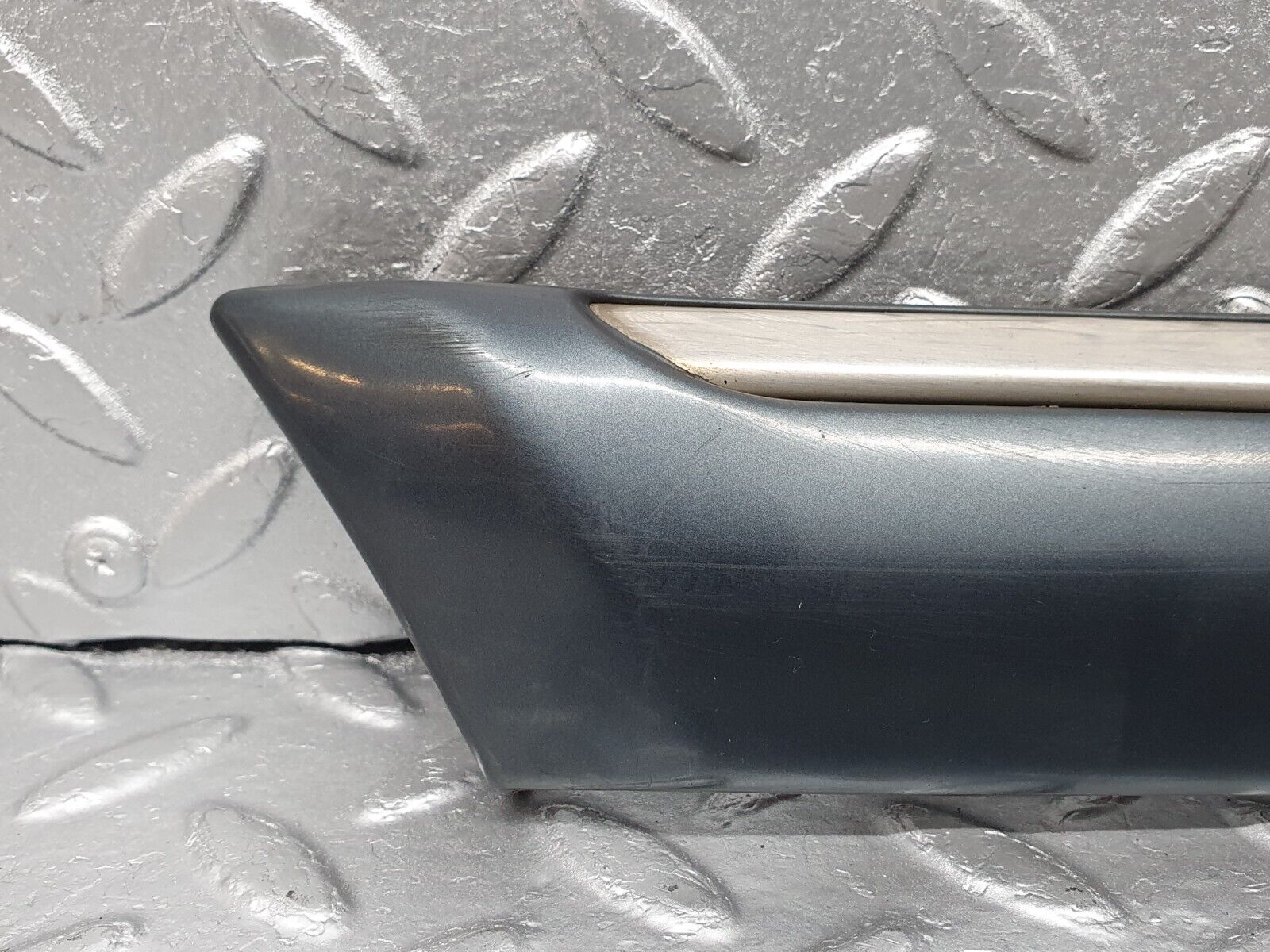 41803 Mercedes-Benz W202 C200 Front Left Fender Wing Centre Moulding 2026909162