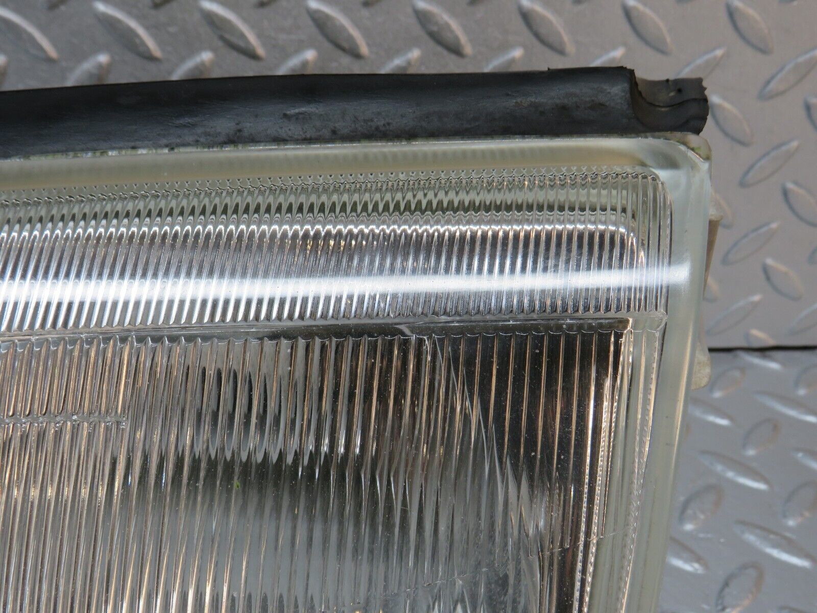 39679 Mercedes-Benz R129 320SL Headlight Bosch Left Side 0301090721 1298207361
