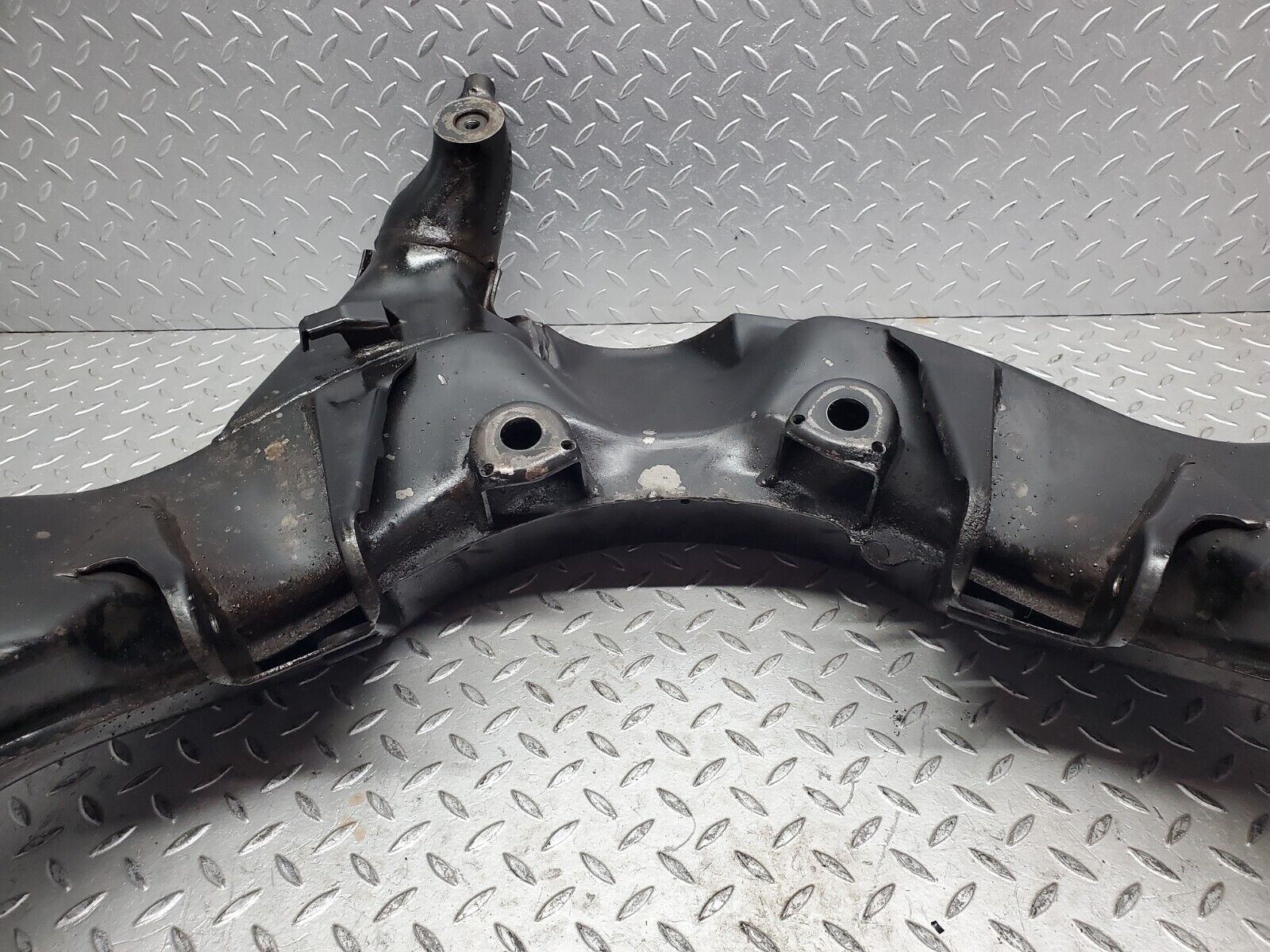 45874 Mercedes-Benz W126 420SE Rear Subframe Axle Carrier