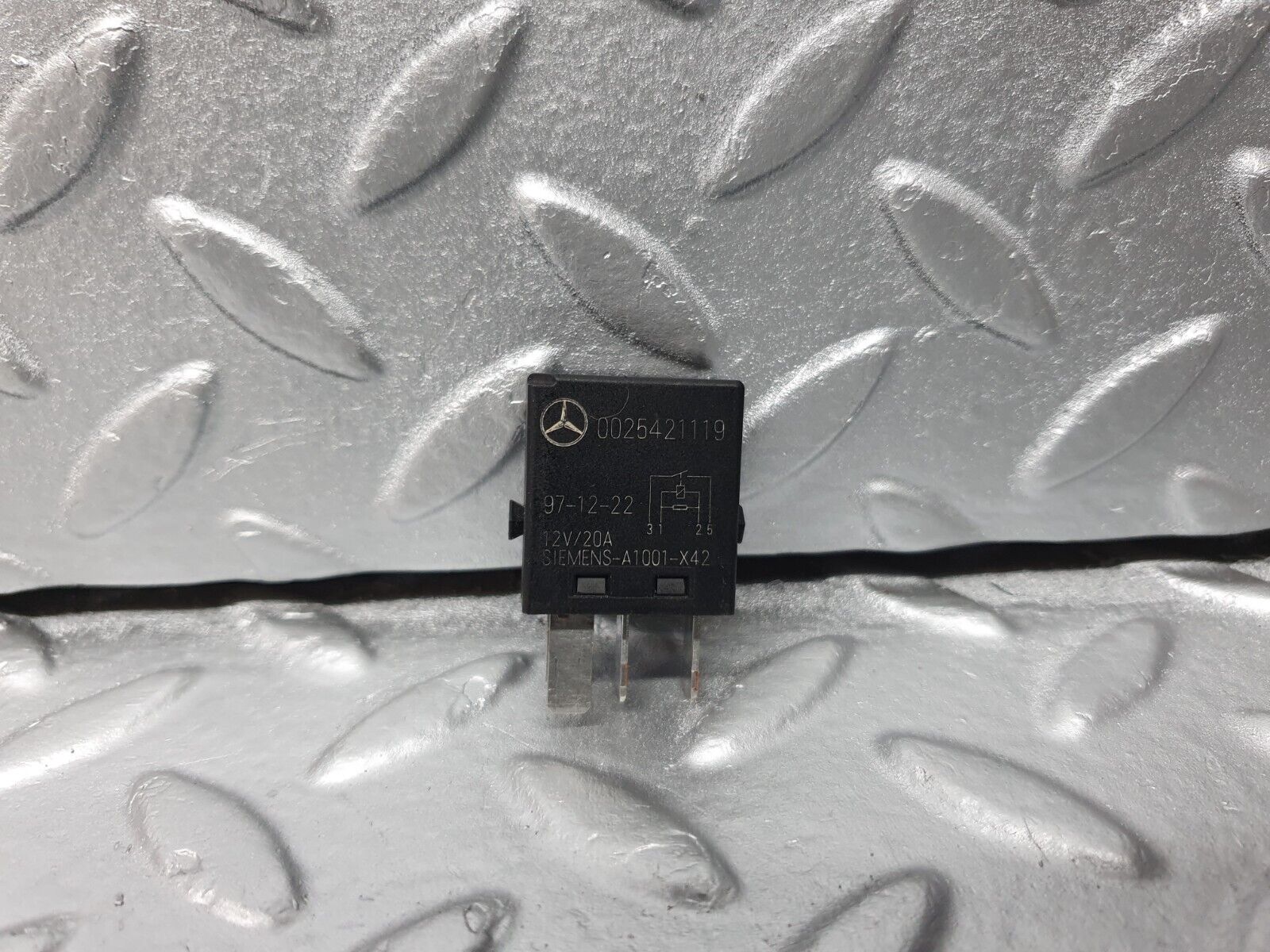 41795 Mercedes-Benz W202 C200 Indicator Relay 0025421119