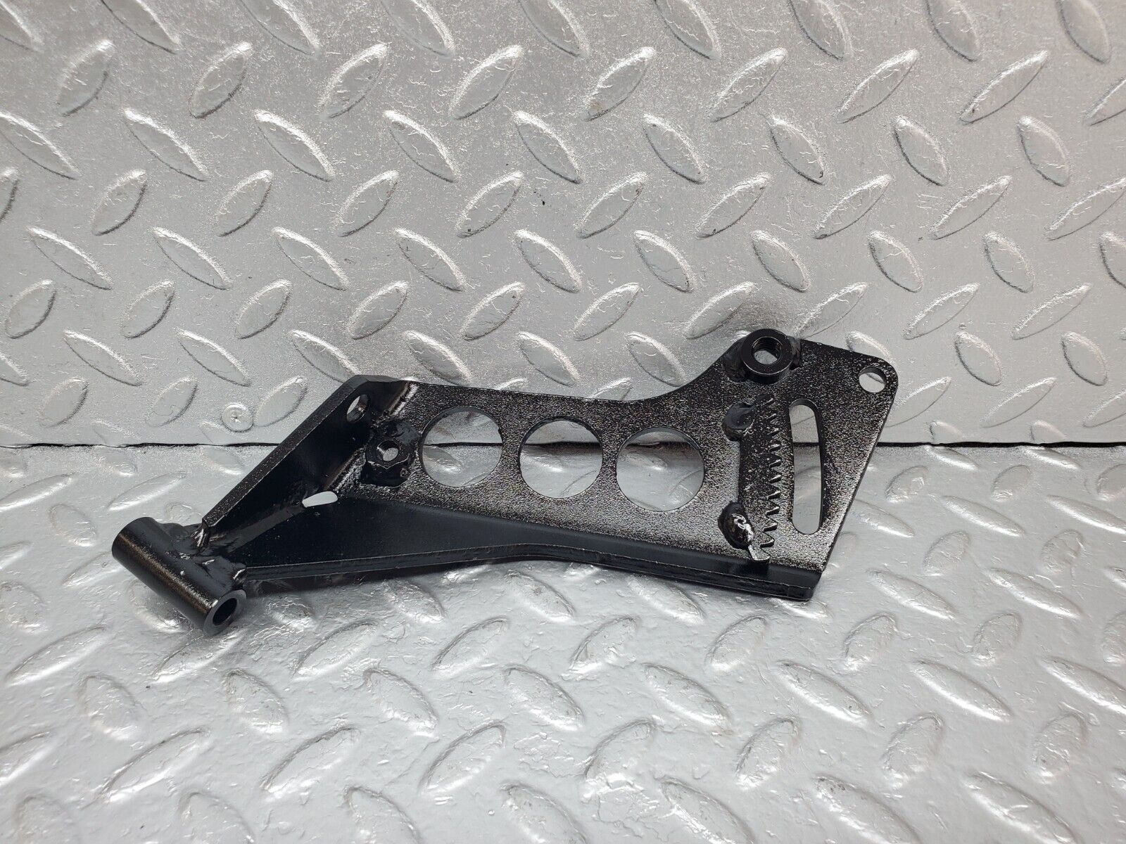 44477 Mercedes-Benz W123 280E Power Steering Pump Bracket