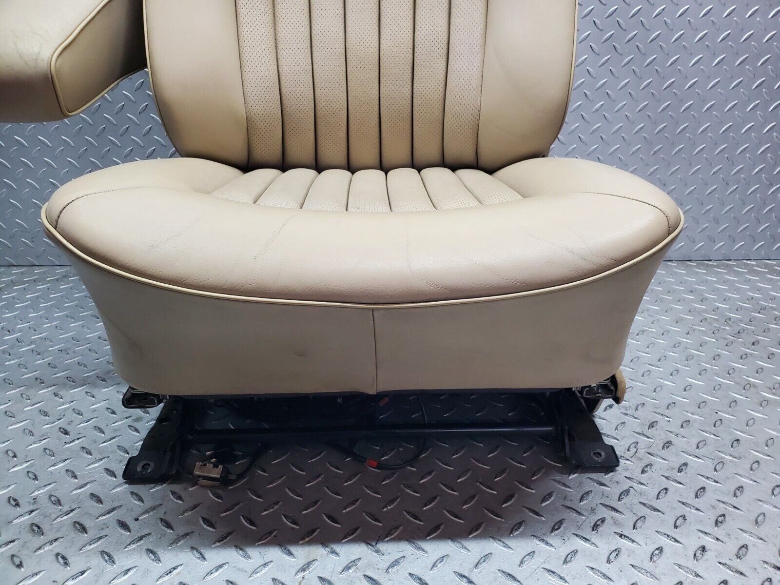 45869 Mercedes-Benz W126 420SE Front Left Electric Seat Leather Beige 1269102650